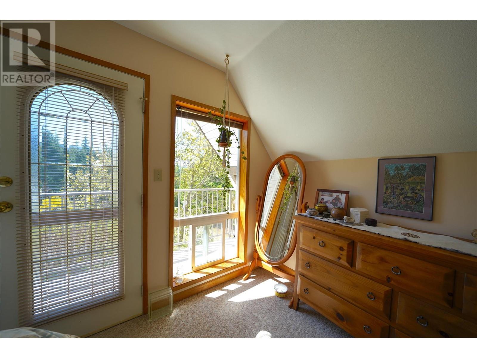 425 Alexander Road, Procter, BC - Indoor