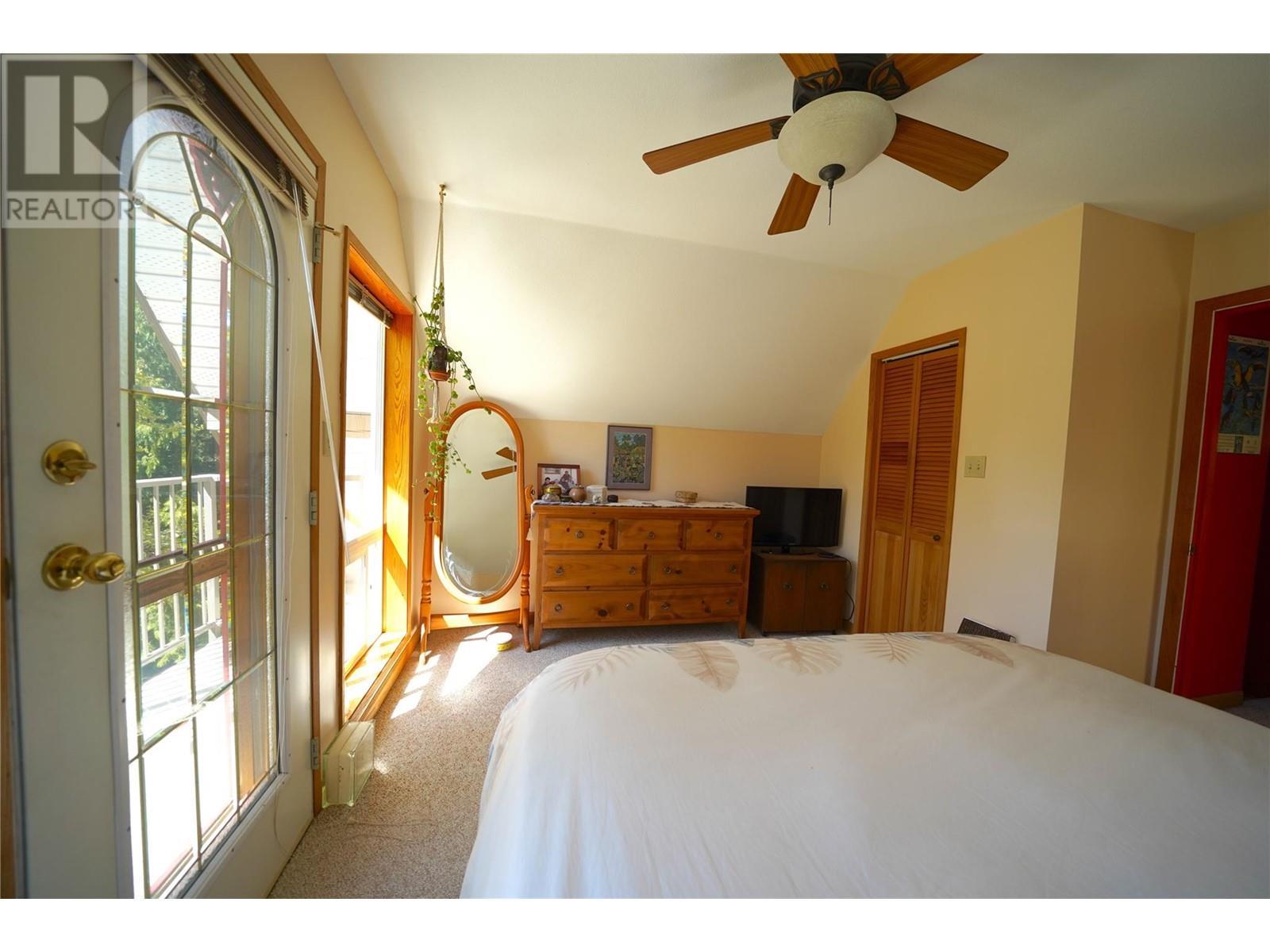 425 Alexander Road, Procter, BC - Indoor