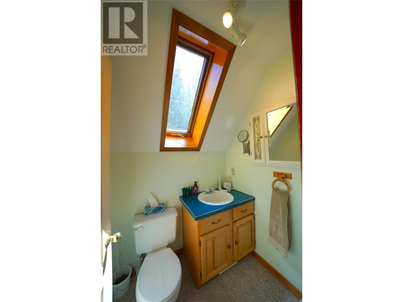 425 Alexander Road, Procter, BC - Indoor Photo Showing Bathroom