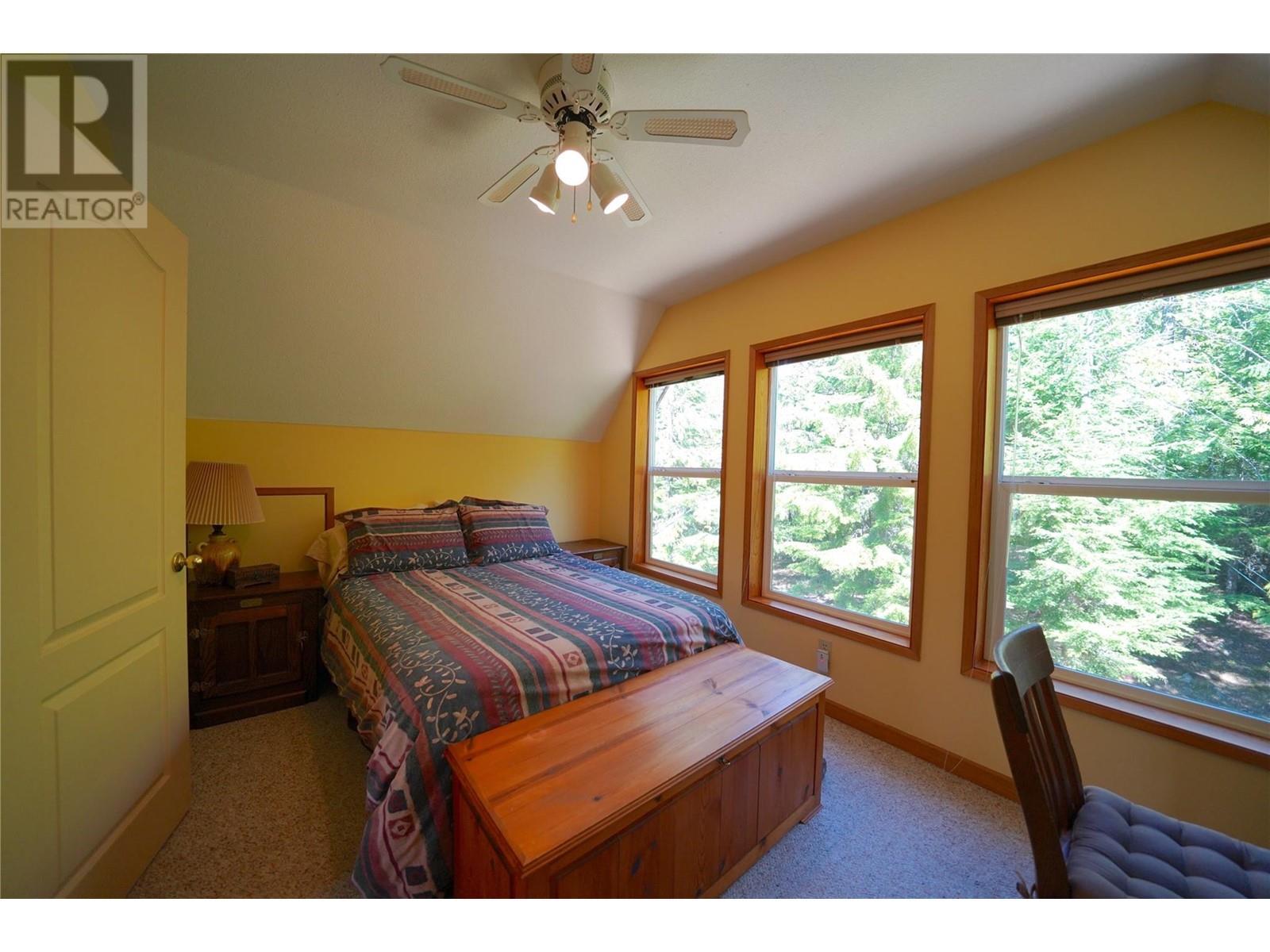 425 Alexander Road, Procter, BC - Indoor Photo Showing Bedroom