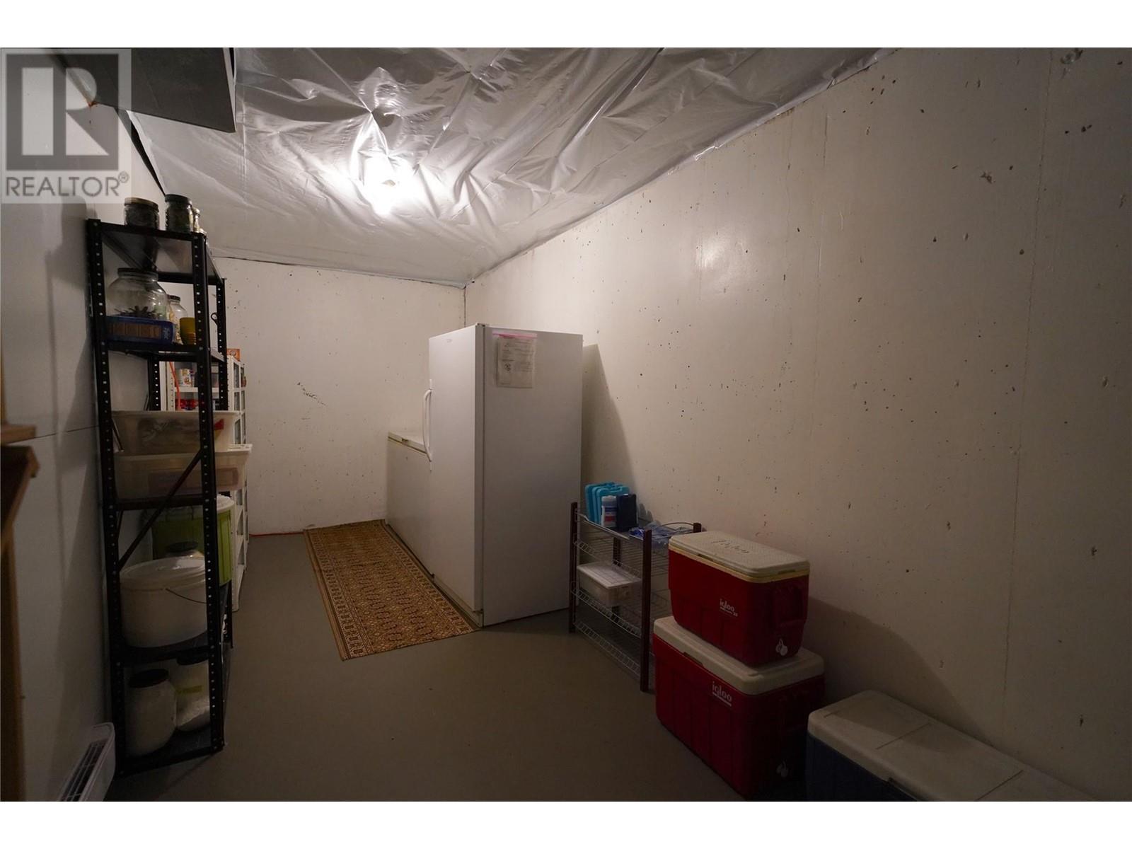 425 Alexander Road, Procter, BC - Indoor