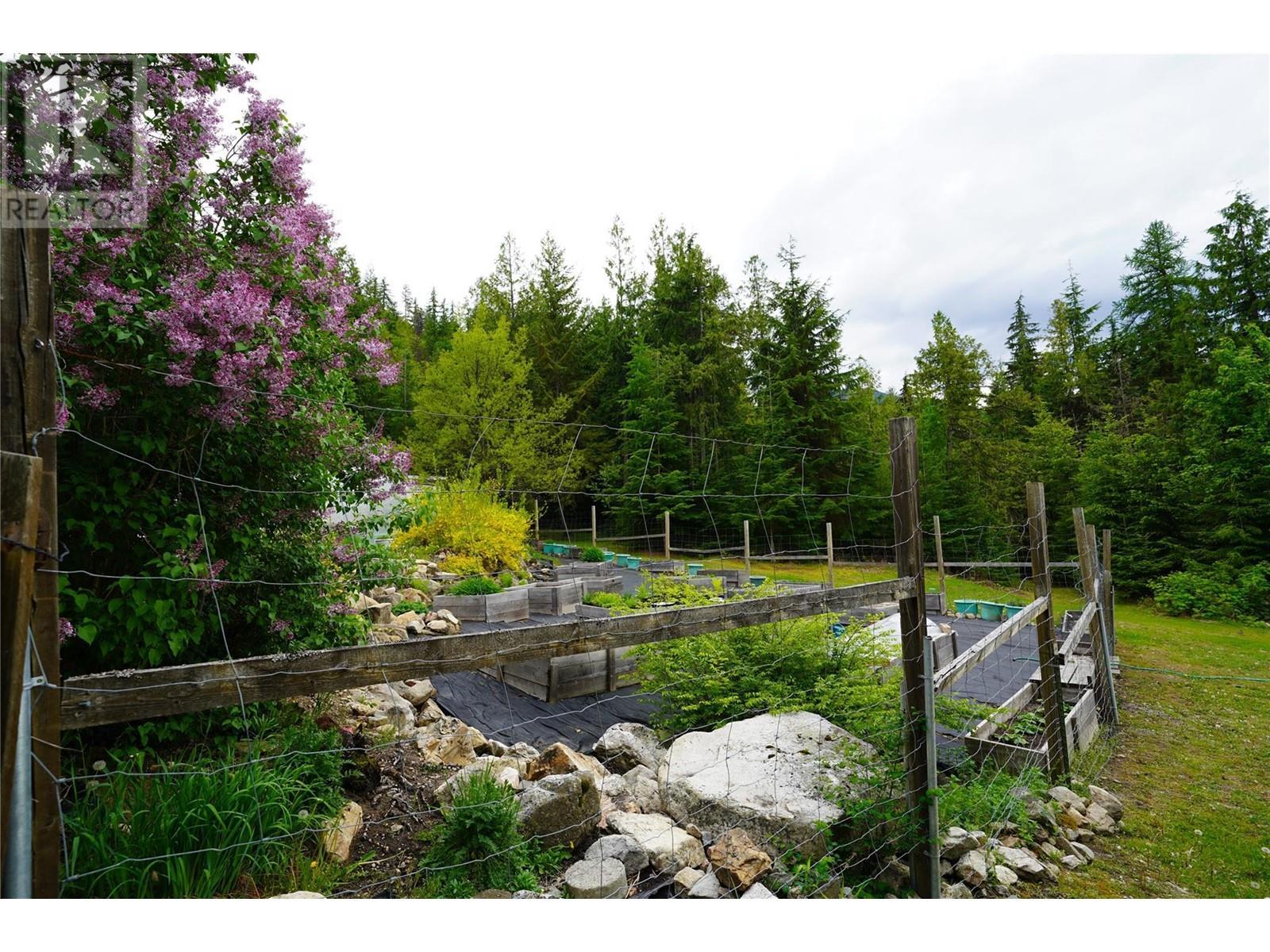 425 Alexander Road, Procter, BC - Outdoor