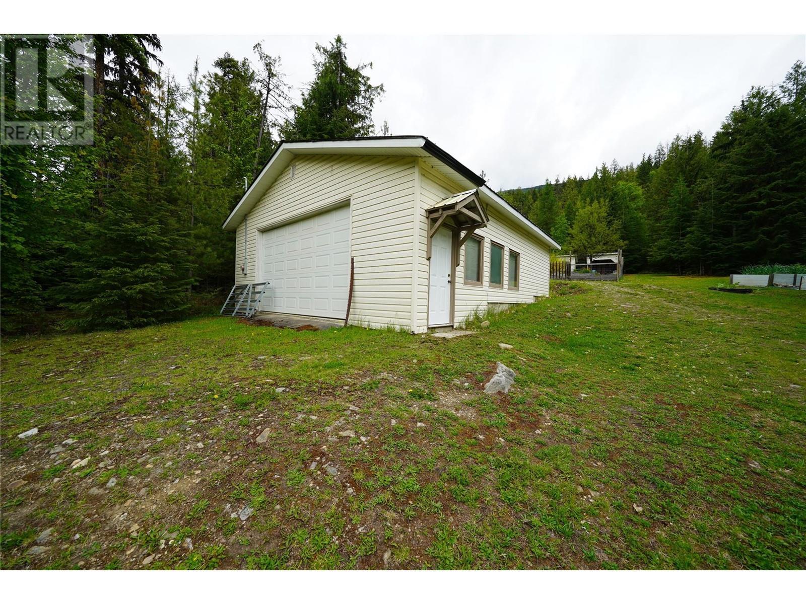 425 Alexander Road, Procter, BC - Outdoor