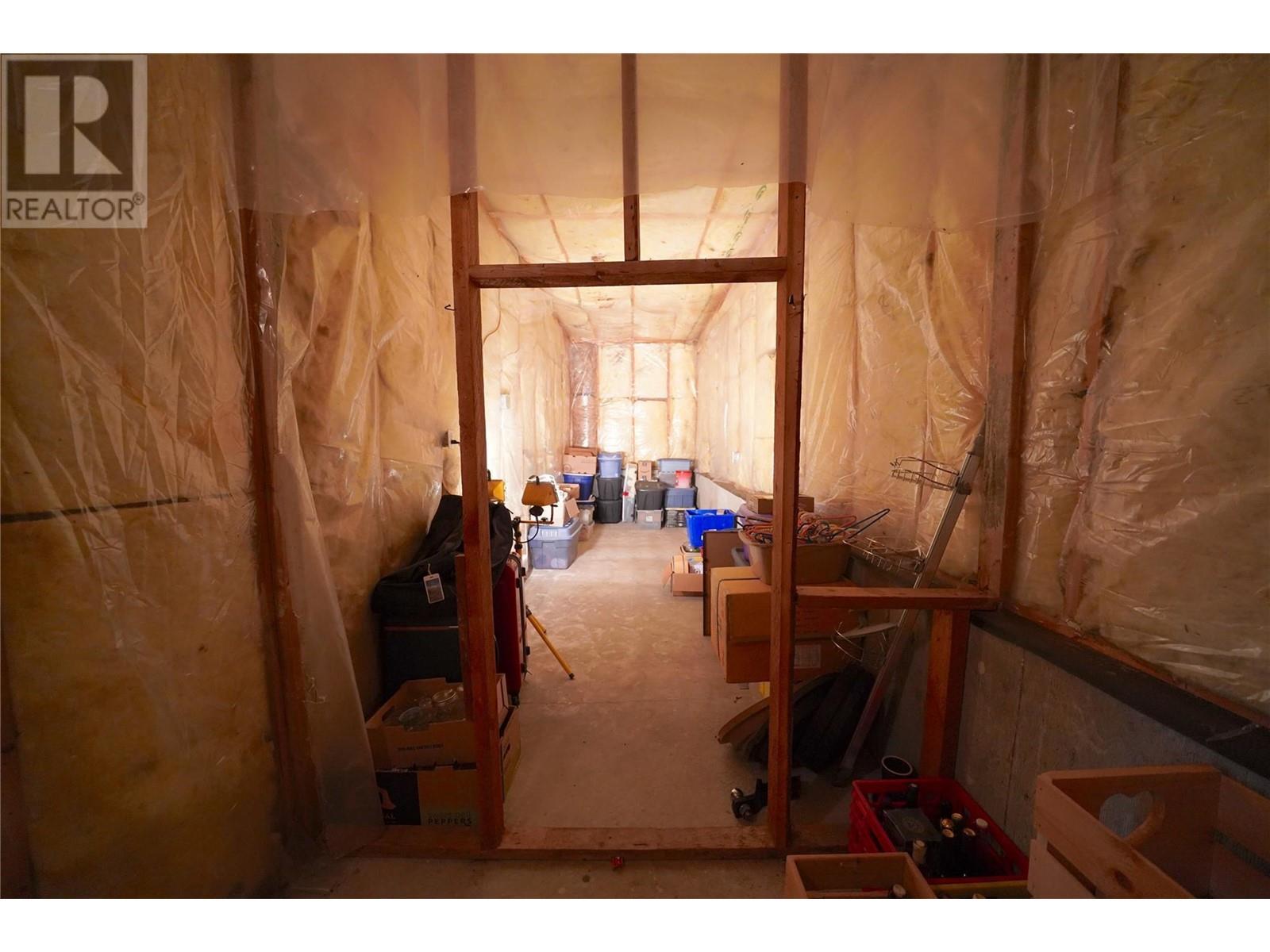 425 Alexander Road, Procter, BC - Indoor Photo Showing Other Room