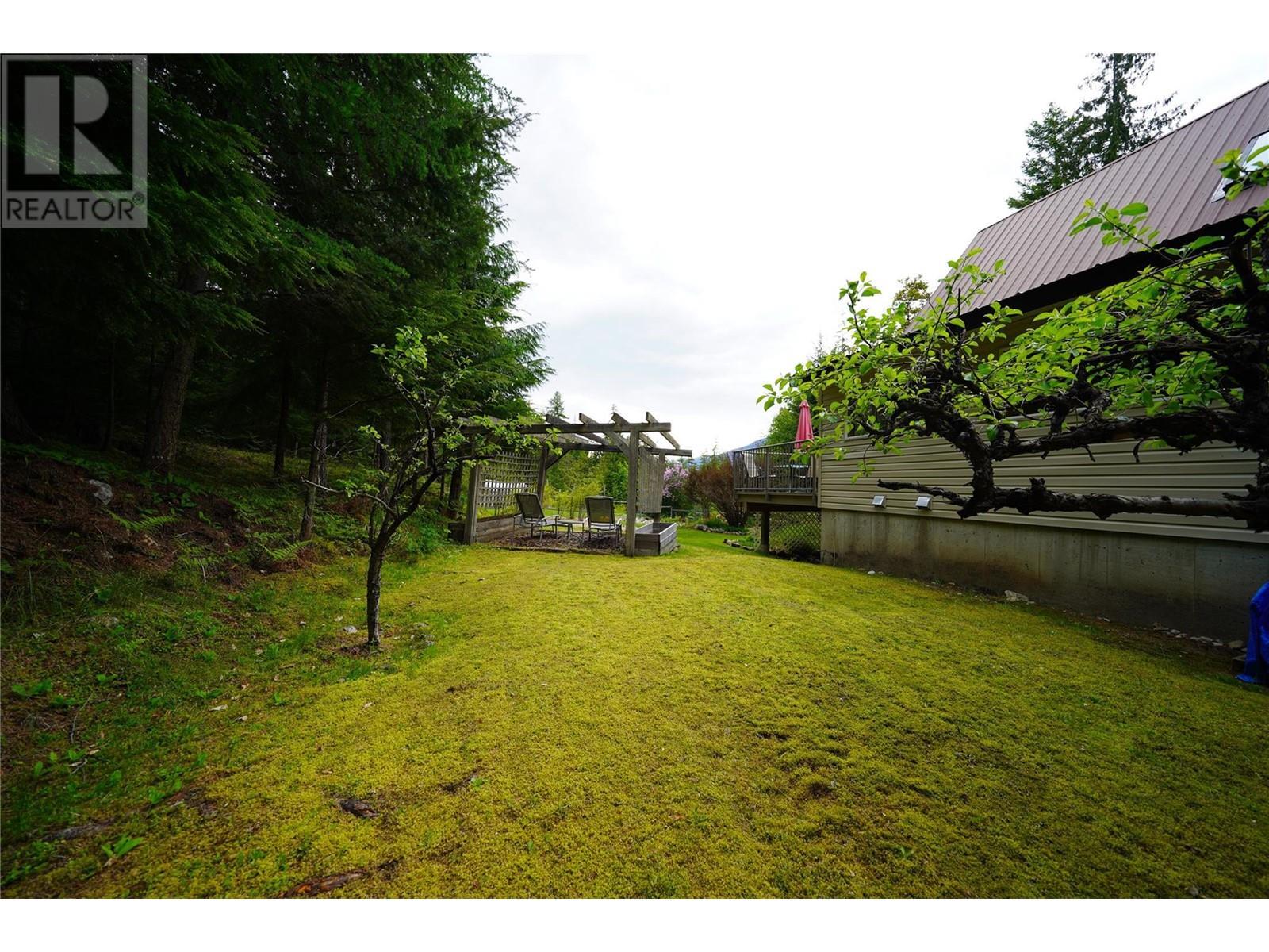 425 Alexander Road, Procter, BC - Outdoor