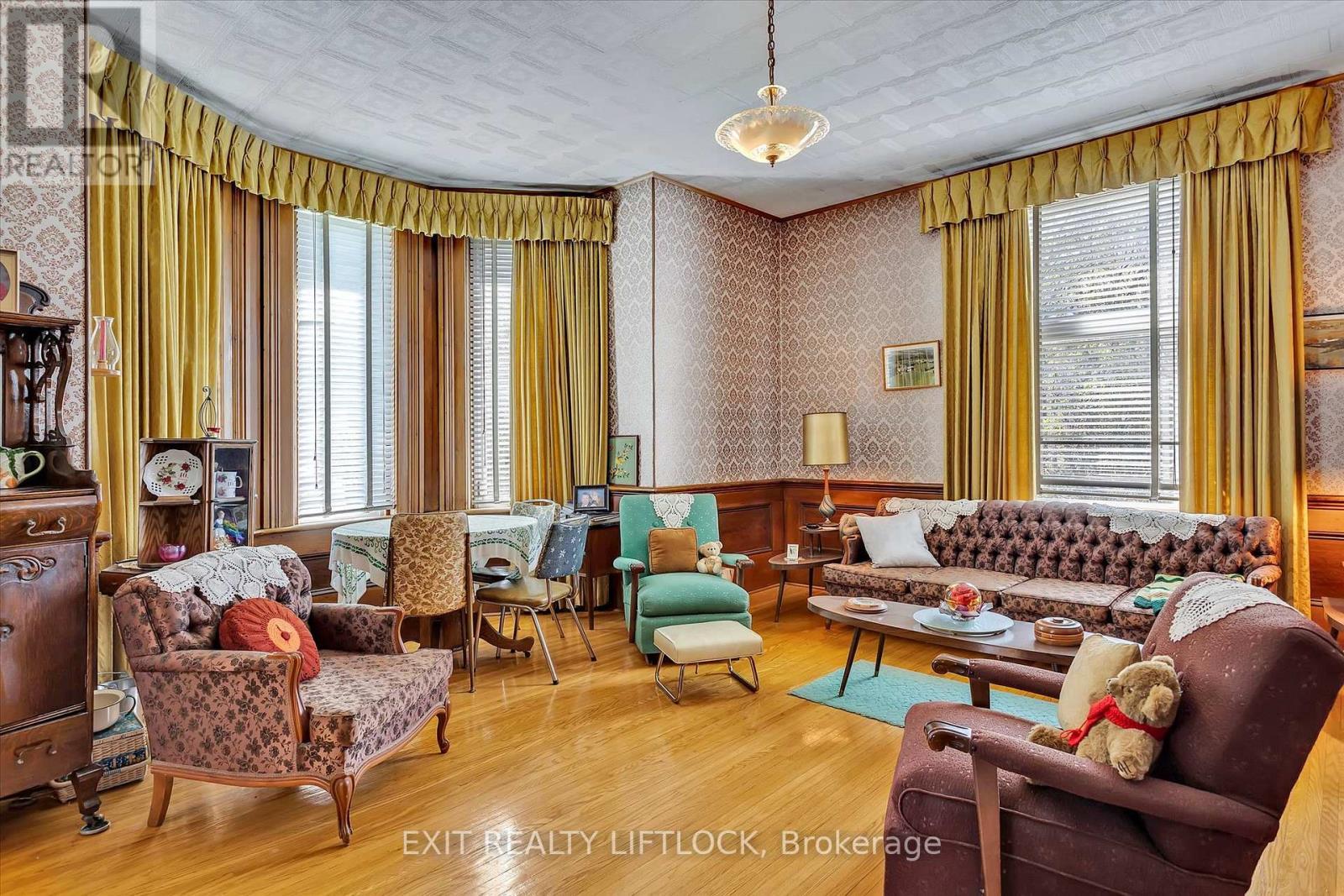 Living Room - 404 Morton Line, Cavan Monaghan (Cavan Twp), ON