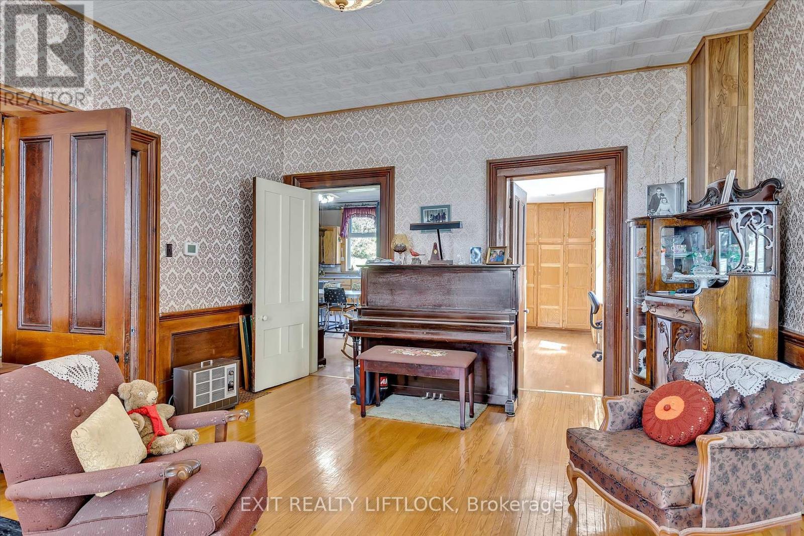 Living Room - 404 Morton Line, Cavan Monaghan (Cavan Twp), ON