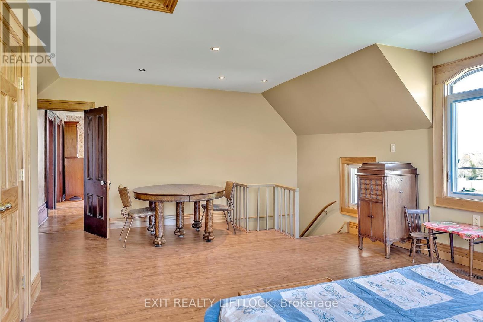 Living Room - 404 Morton Line, Cavan Monaghan (Cavan Twp), ON