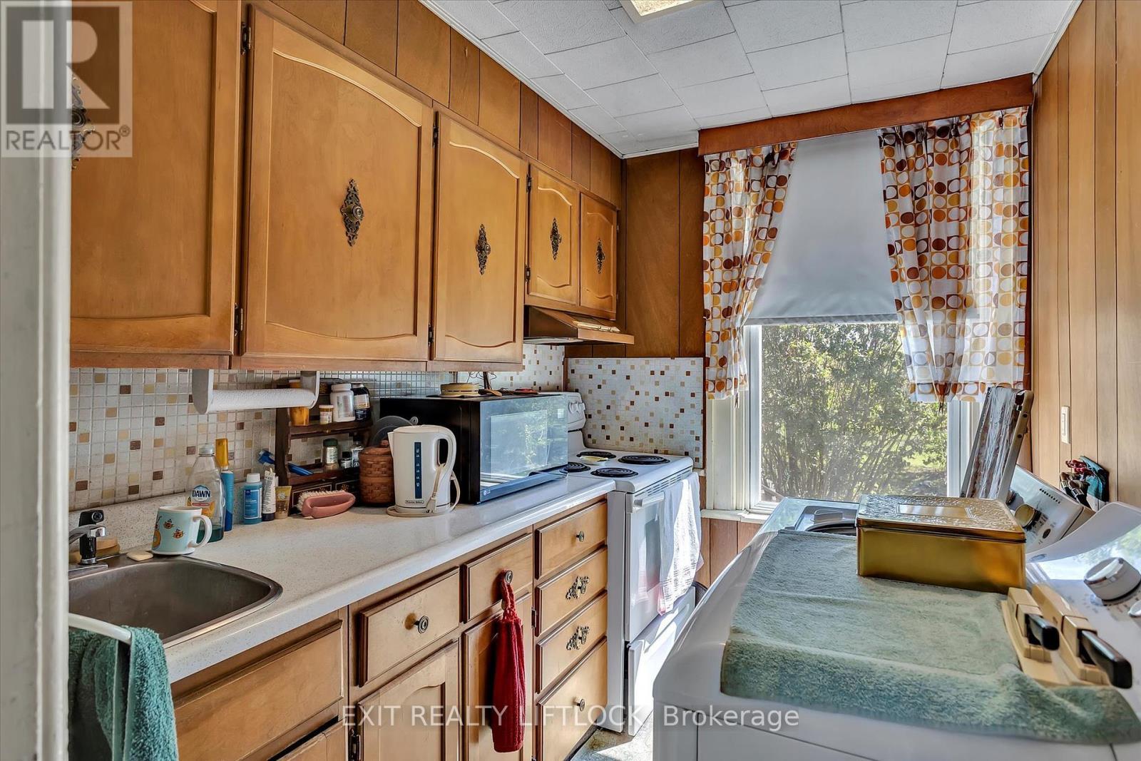 Kitchen - 404 Morton Line, Cavan Monaghan (Cavan Twp), ON