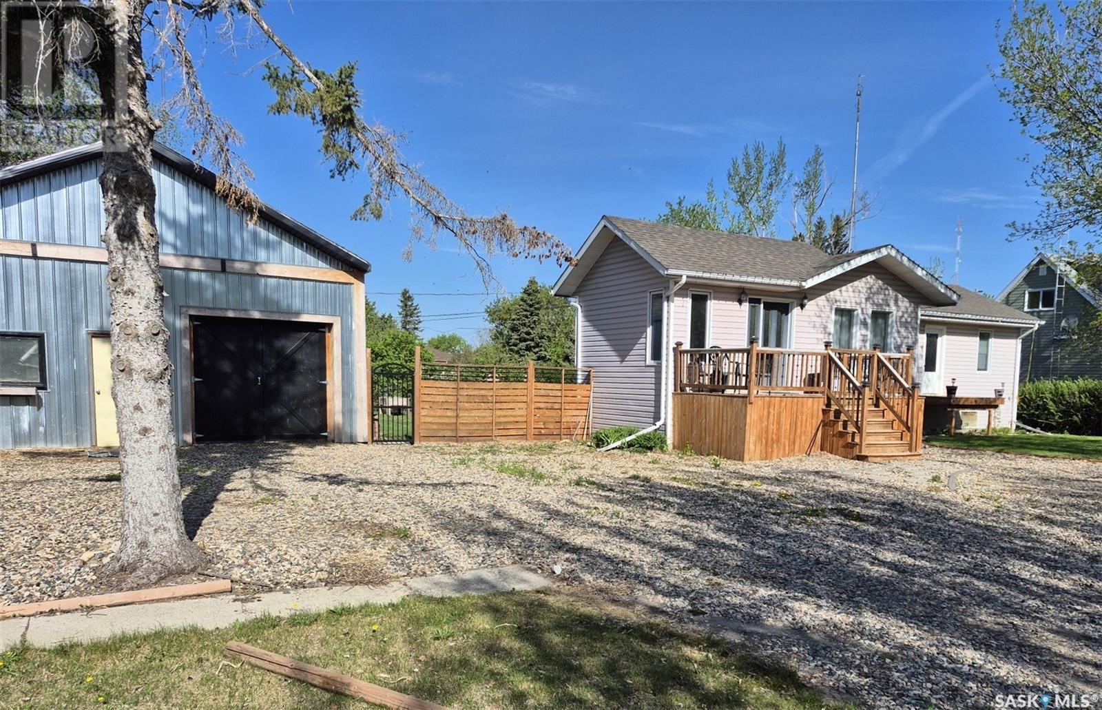 306 West 1St Street, Alida, SK - Outdoor With Deck Patio Veranda