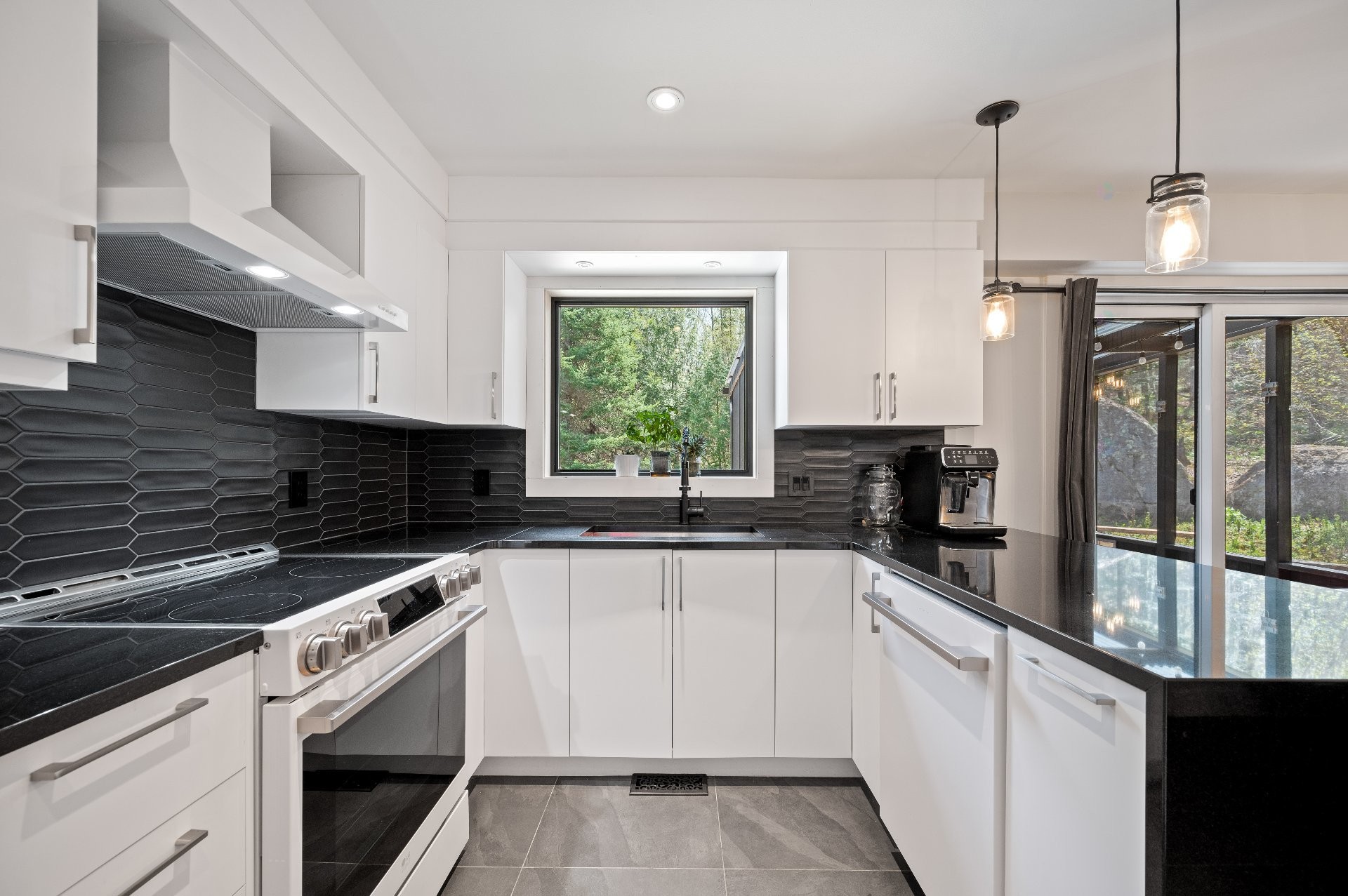 Kitchen - 153 Route 323, Brébeuf, QC - Indoor Photo Showing Kitchen With Upgraded Kitchen
