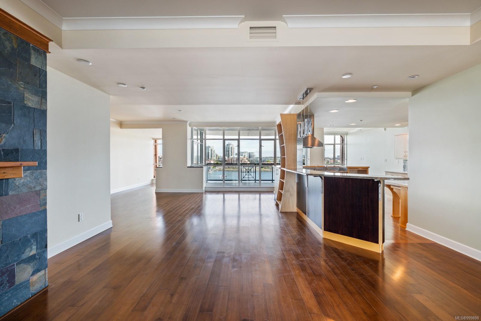 821-21 Dallas Rd, Victoria, BC - Indoor