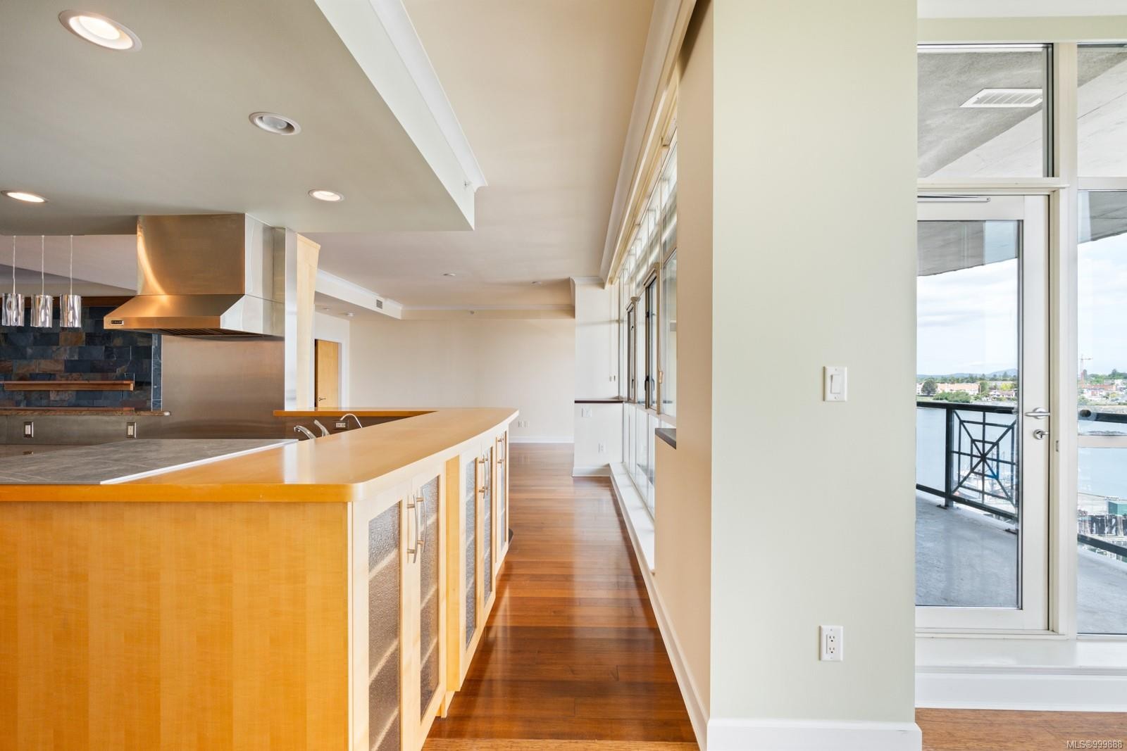 821-21 Dallas Rd, Victoria, BC - Indoor Photo Showing Other Room