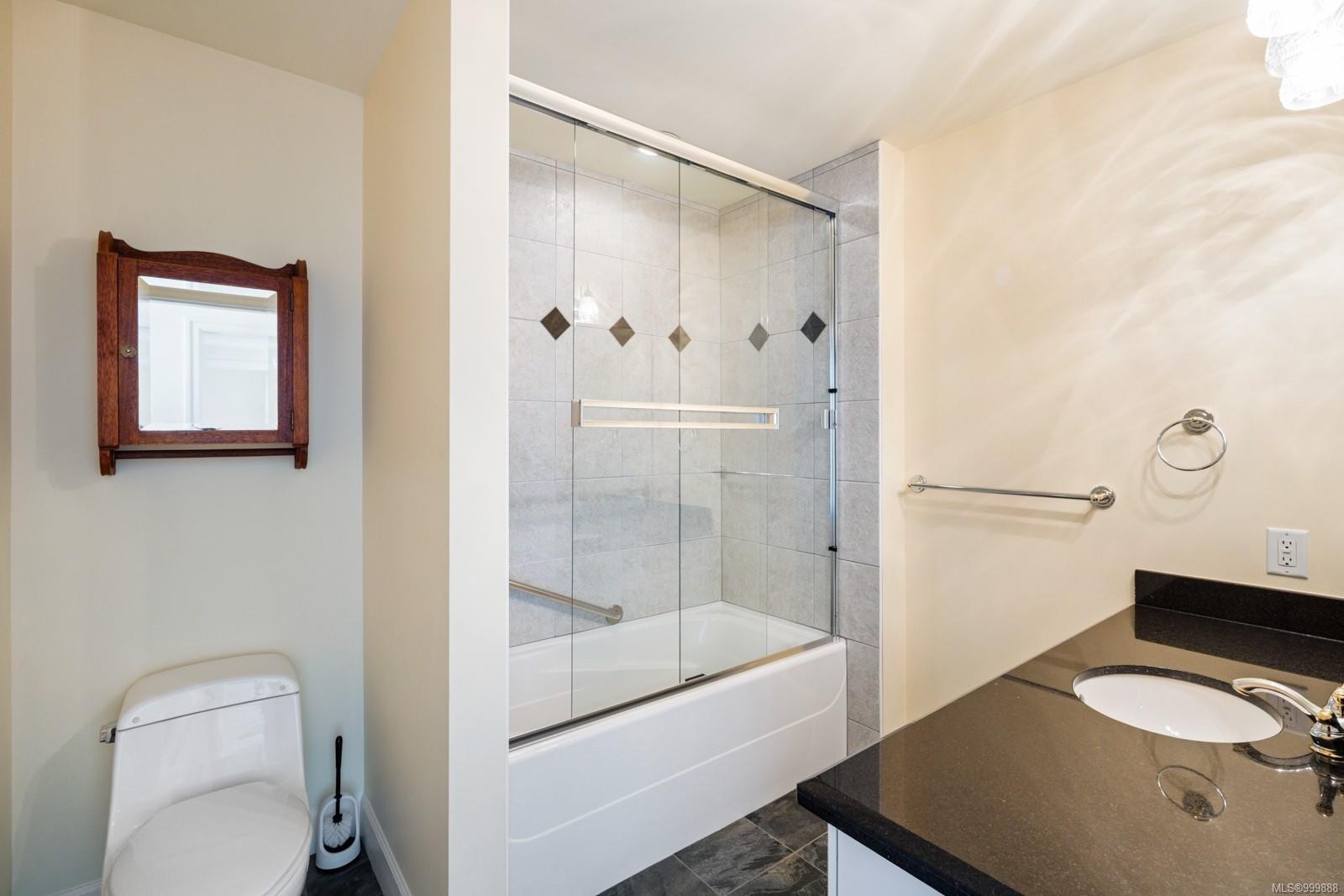 821-21 Dallas Rd, Victoria, BC - Indoor Photo Showing Bathroom