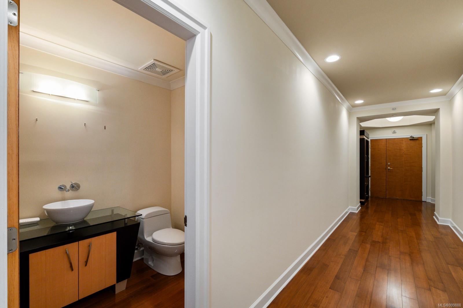 821-21 Dallas Rd, Victoria, BC - Indoor Photo Showing Bathroom