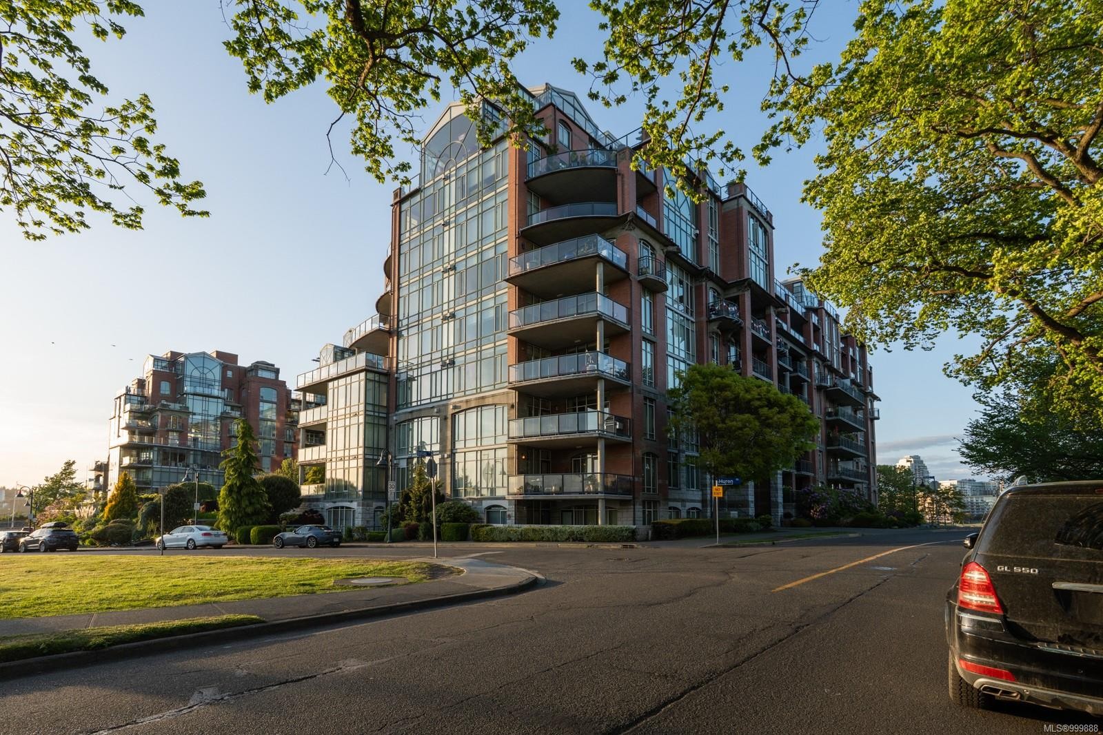 821-21 Dallas Rd, Victoria, BC - Outdoor With Facade