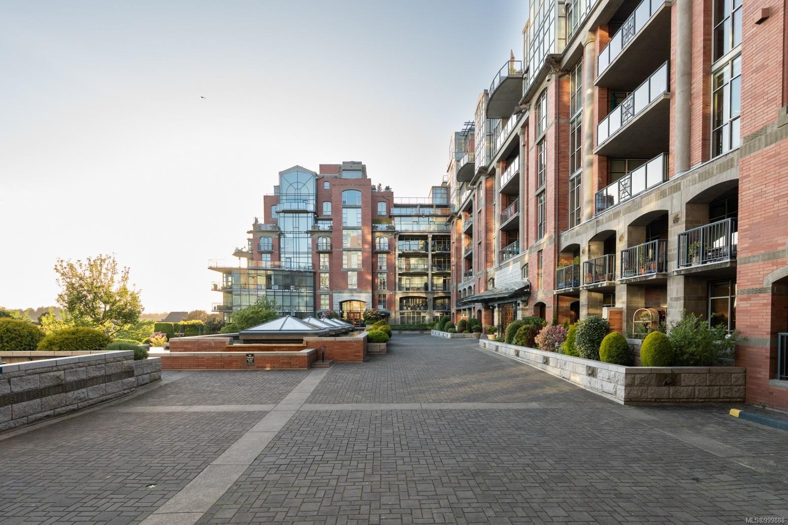 821-21 Dallas Rd, Victoria, BC - Outdoor With Facade