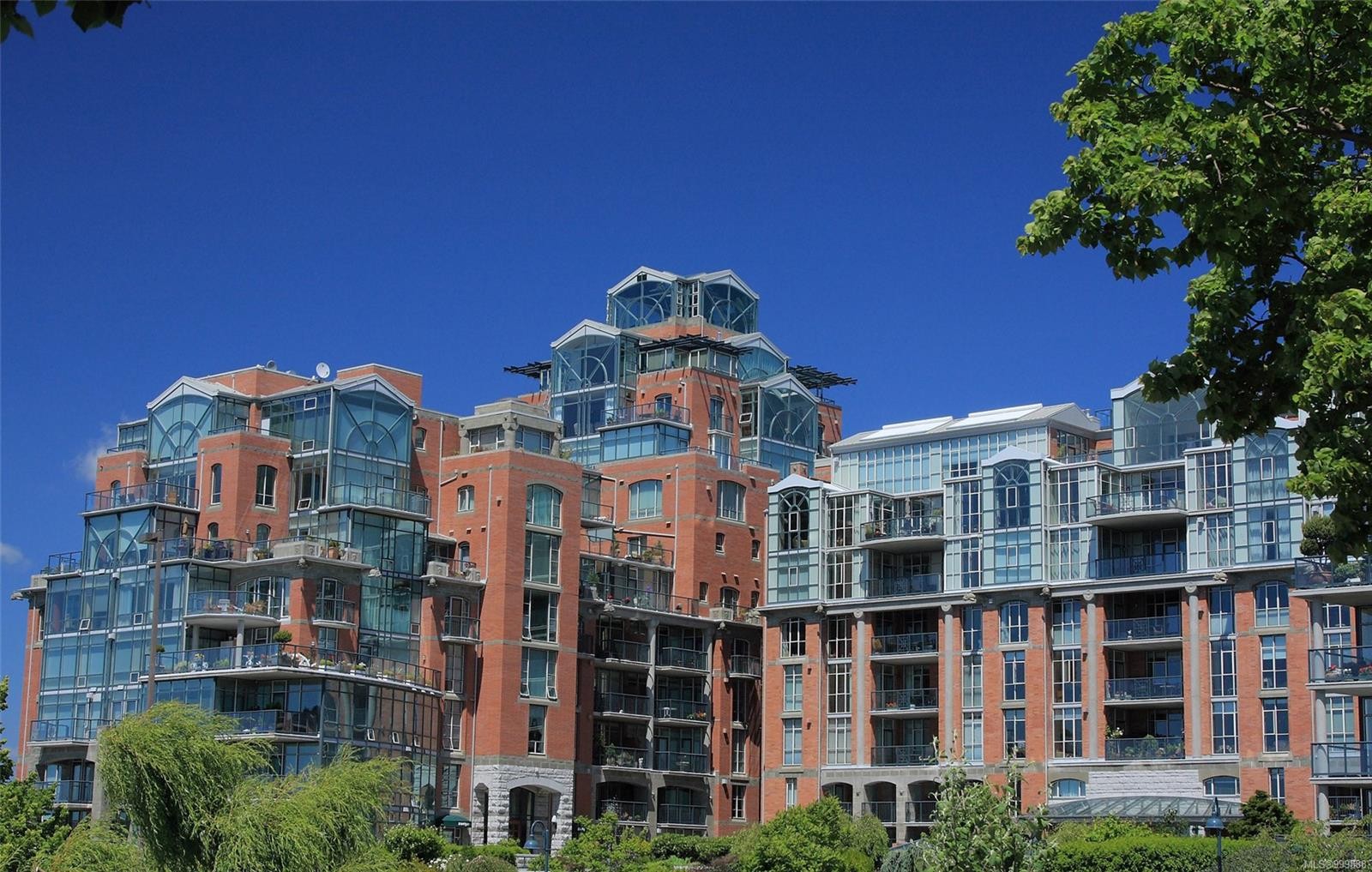 821-21 Dallas Rd, Victoria, BC - Outdoor With Facade