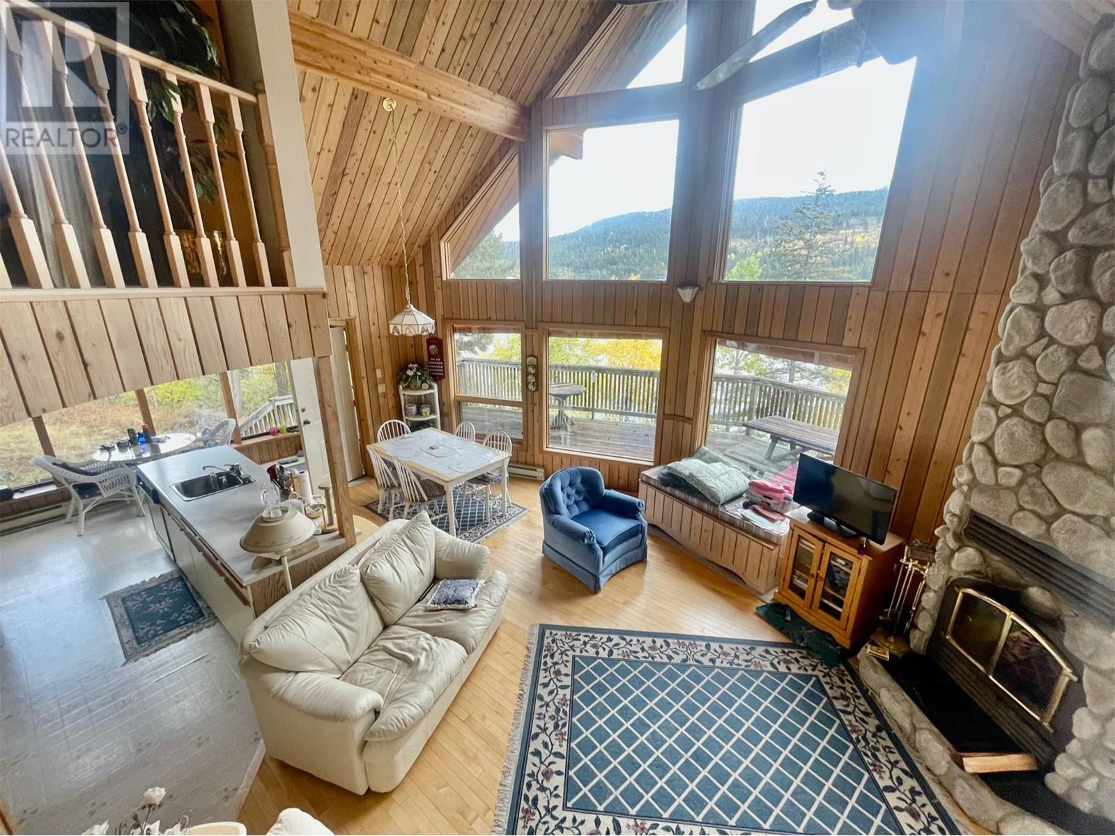 8200 Gun Lake West Road, Gold Bridge, BC - Indoor With Fireplace