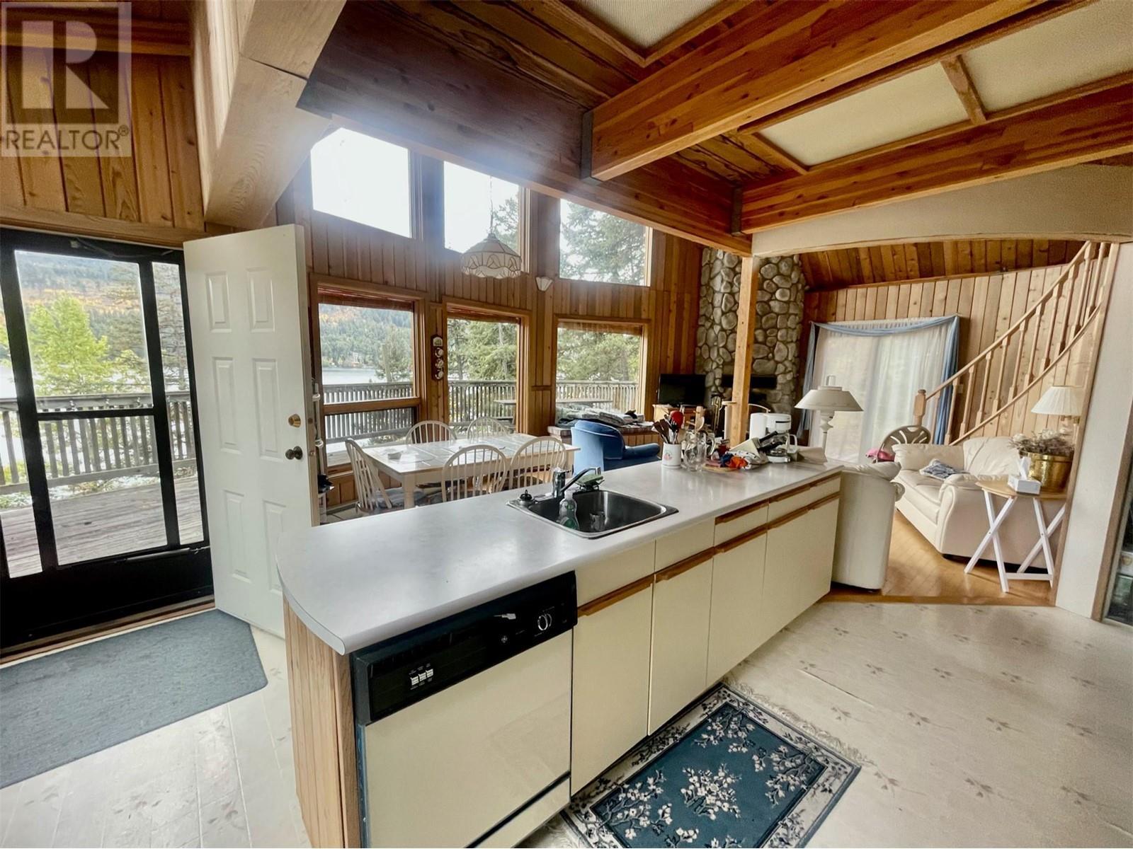 8200 Gun Lake West Road, Gold Bridge, BC - Indoor Photo Showing Kitchen