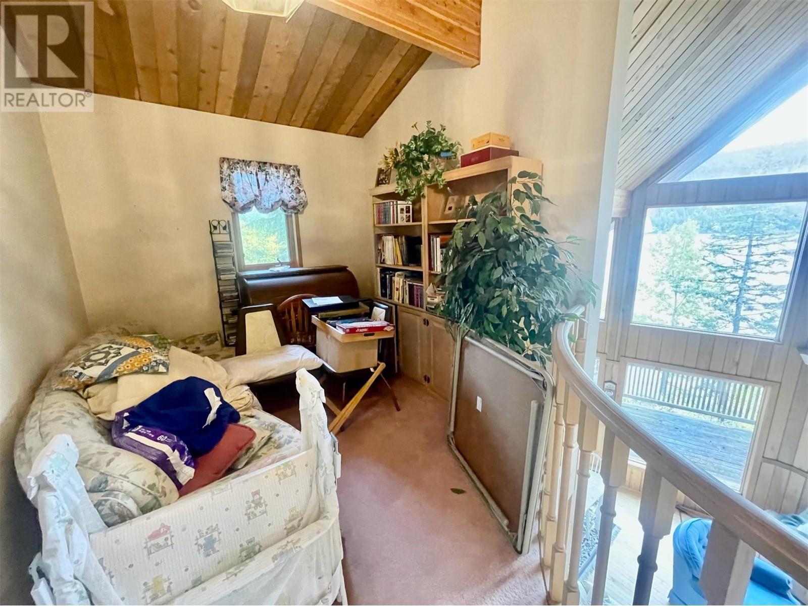 8200 Gun Lake West Road, Gold Bridge, BC - Indoor