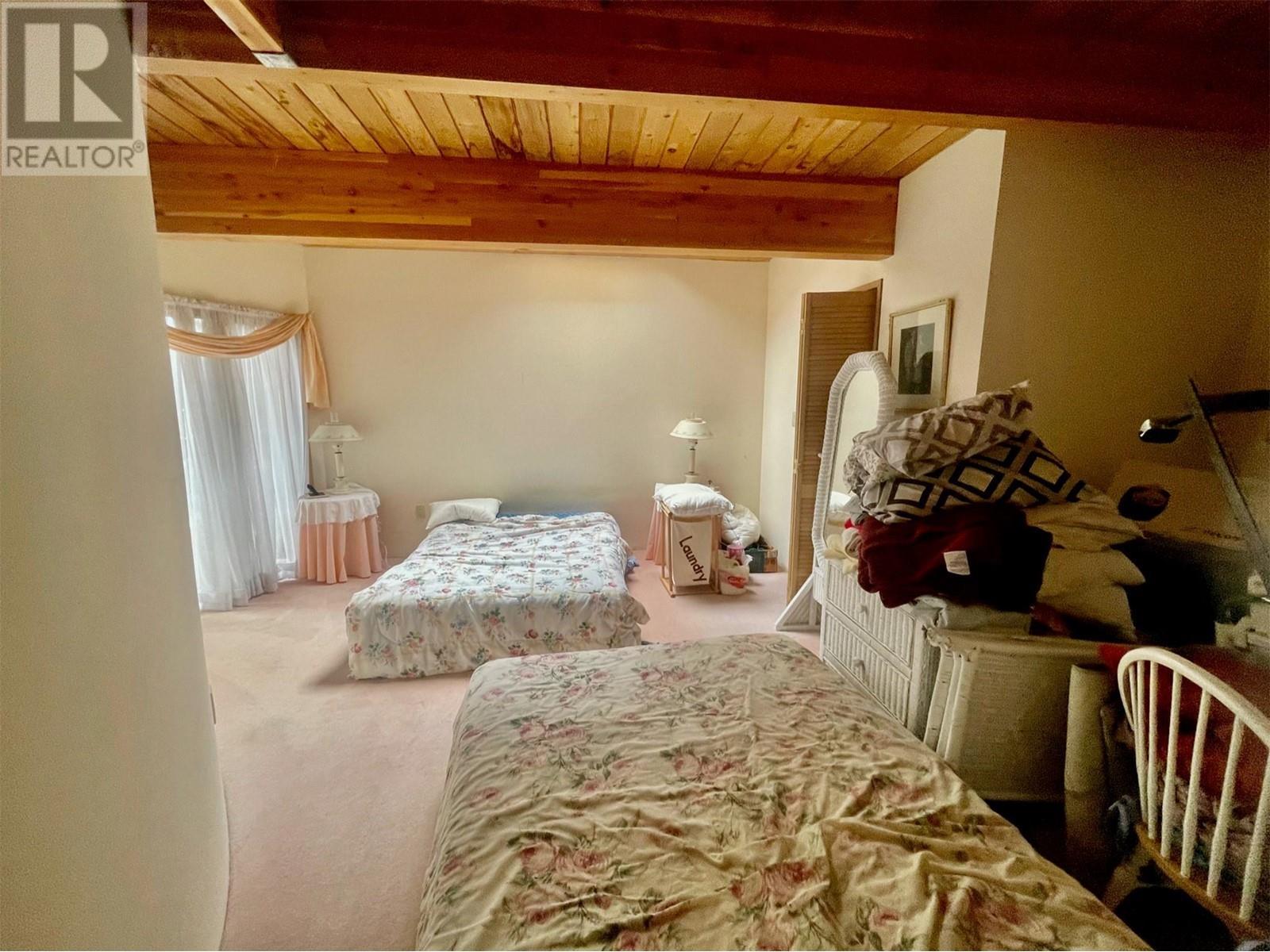 8200 Gun Lake West Road, Gold Bridge, BC - Indoor Photo Showing Bedroom