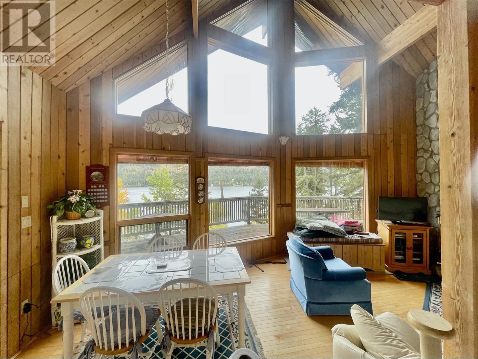 8200 Gun Lake West Road, Gold Bridge, BC - Indoor Photo Showing Dining Room
