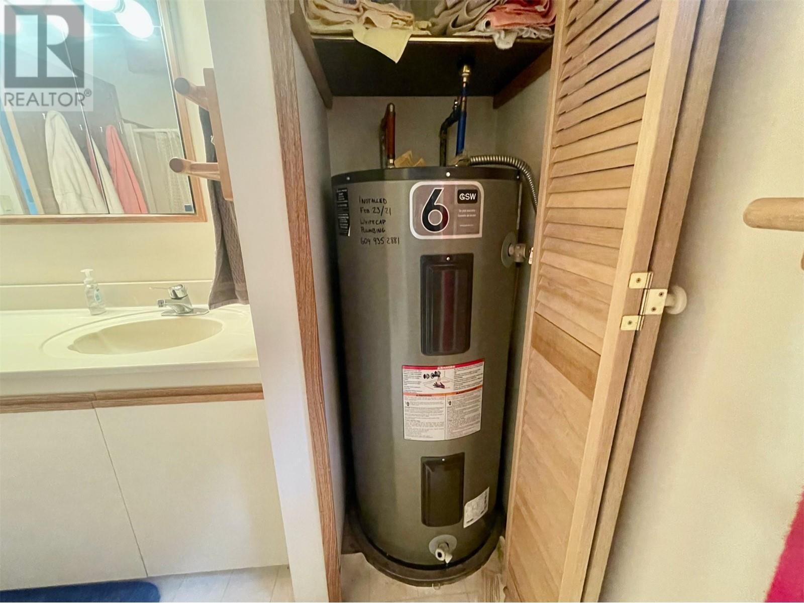 8200 Gun Lake West Road, Gold Bridge, BC - Indoor