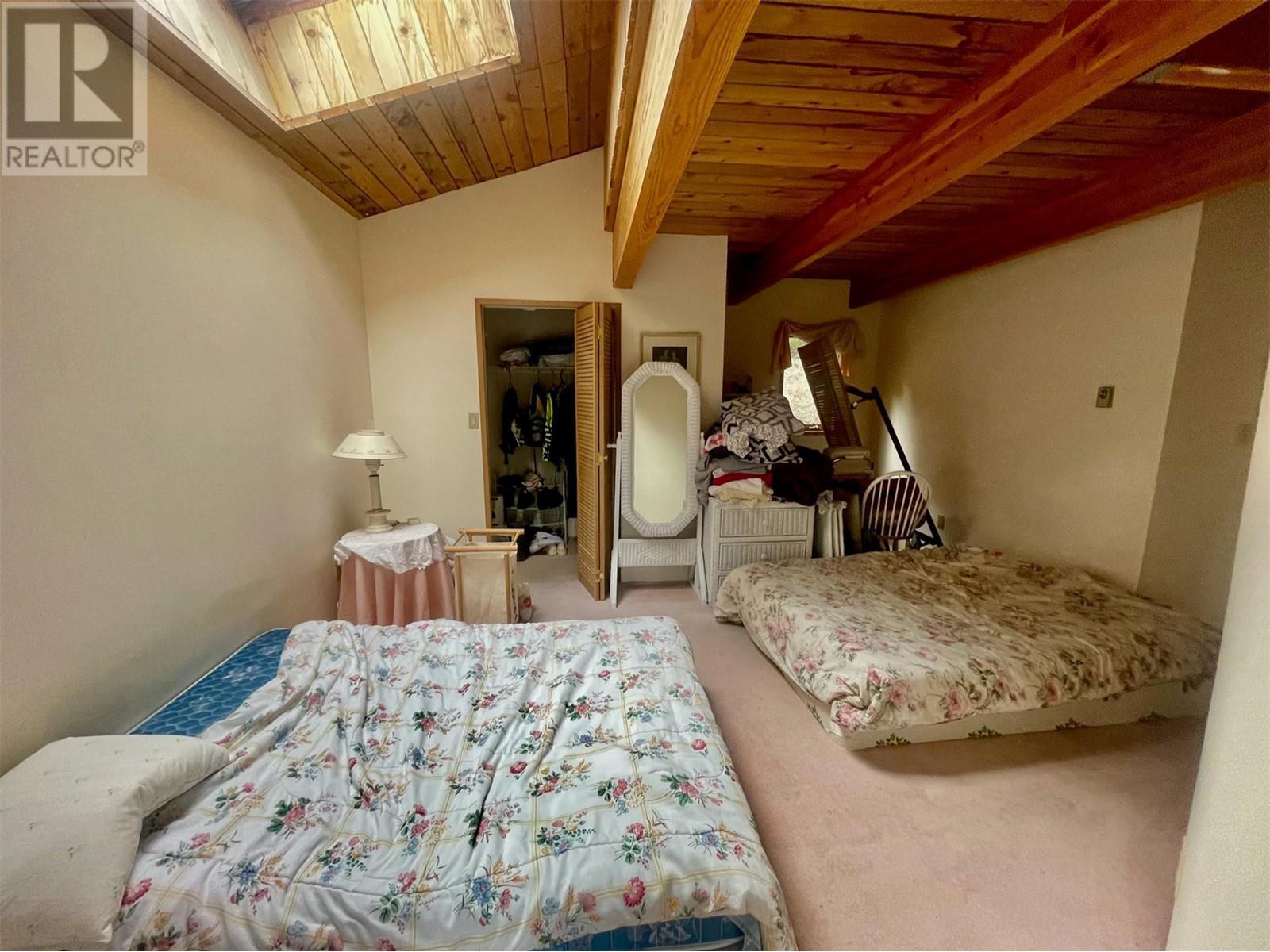 8200 Gun Lake West Road, Gold Bridge, BC - Indoor Photo Showing Bedroom