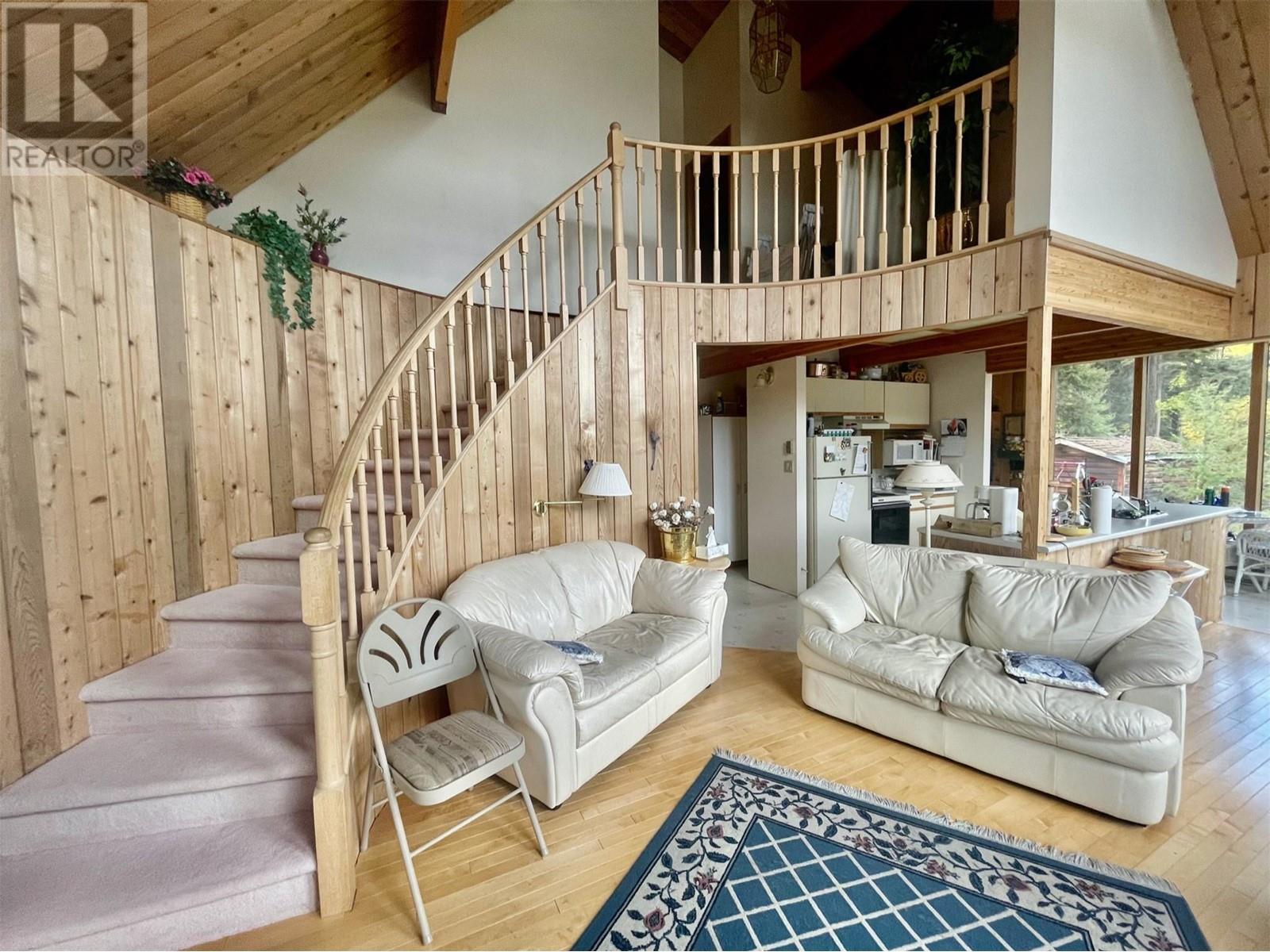 8200 Gun Lake West Road, Gold Bridge, BC - Indoor Photo Showing Other Room