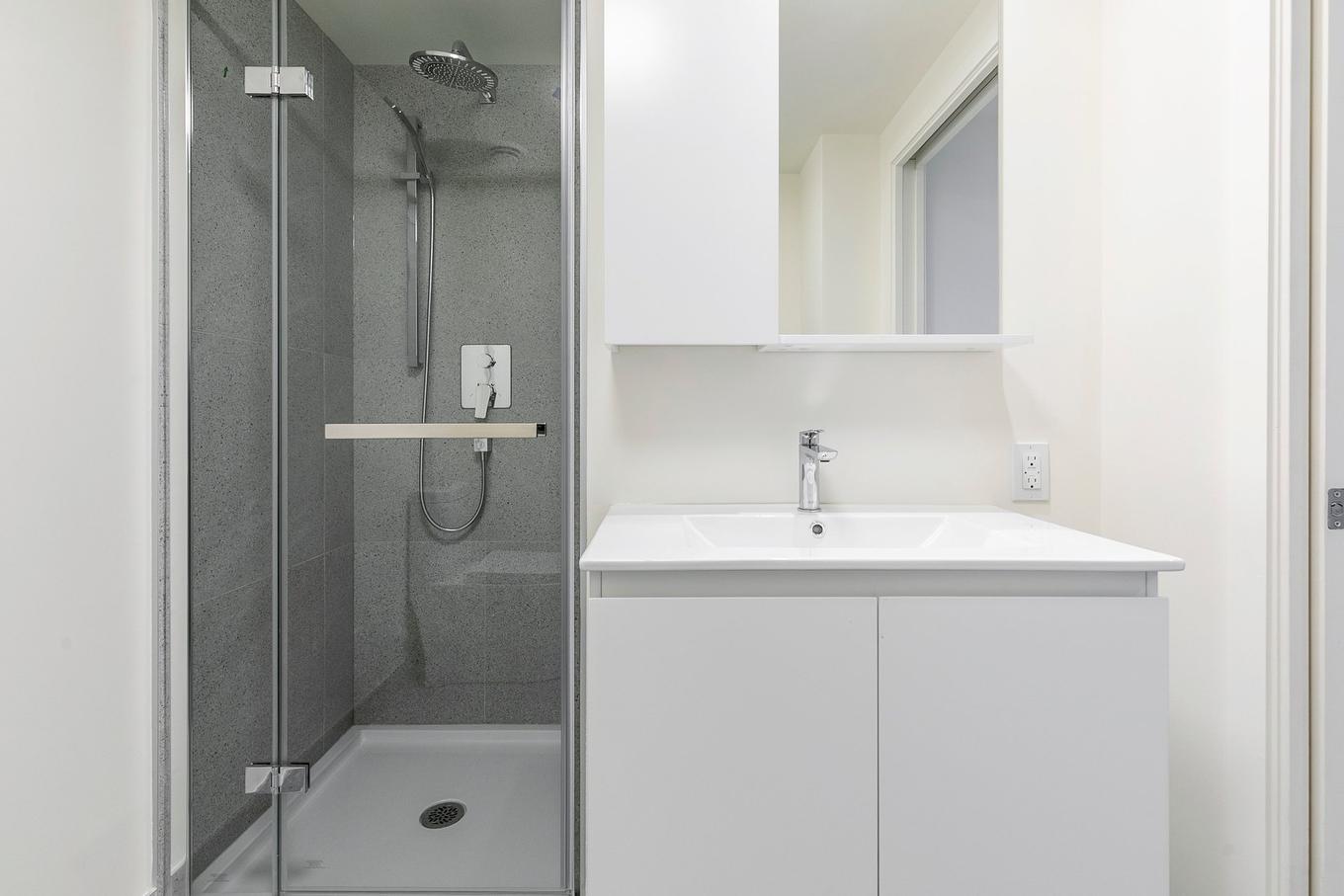 Bathroom - 602-360 Rue Mayor, Montréal (Ville-Marie), QC - Indoor Photo Showing Bathroom