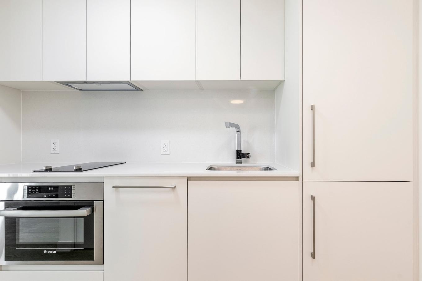 Kitchen - 602-360 Rue Mayor, Montréal (Ville-Marie), QC - Indoor Photo Showing Kitchen