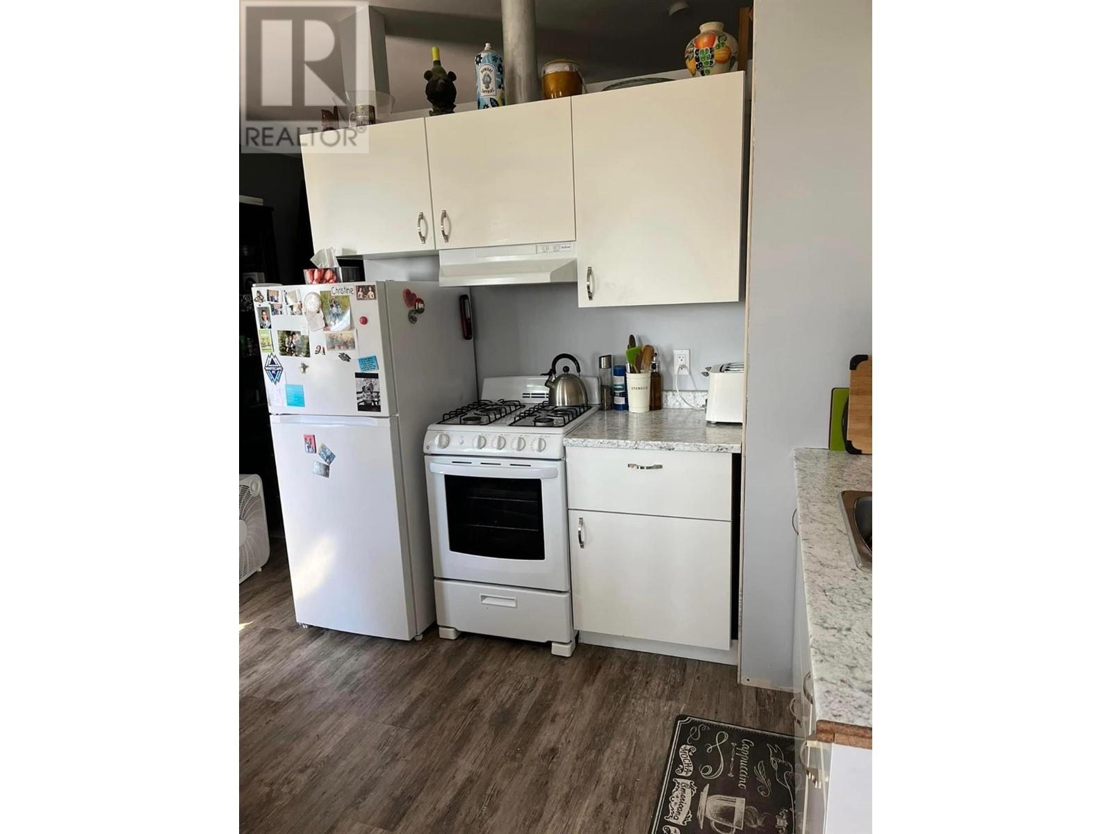 2481 Squilax Anglemont Road Unit# 14, Lee Creek, BC - Indoor Photo Showing Kitchen