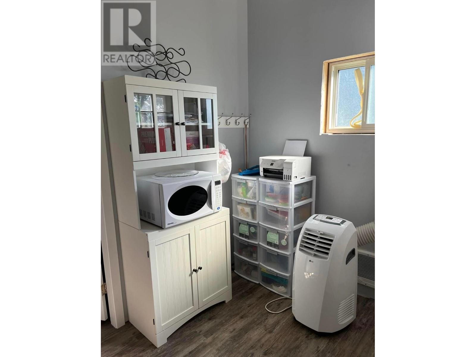 2481 Squilax Anglemont Road Unit# 14, Lee Creek, BC - Indoor