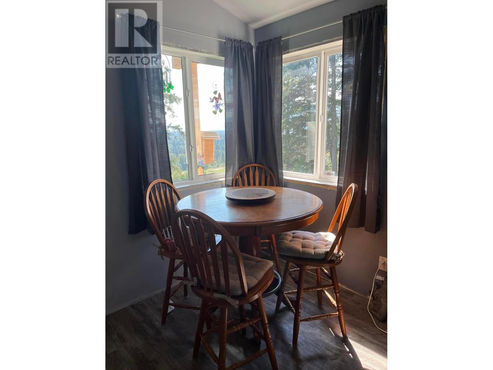 2481 Squilax Anglemont Road Unit# 14, Lee Creek, BC - Indoor Photo Showing Dining Room