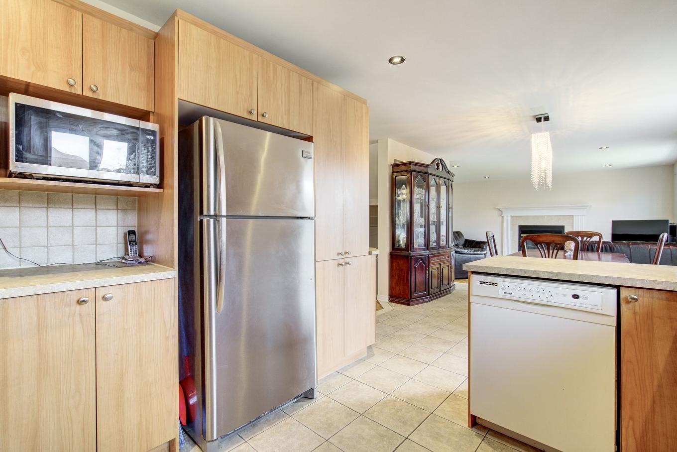 Cuisine - 18127 Rue De Louvigny, Montréal (Pierrefonds-Roxboro), QC - Indoor Photo Showing Kitchen