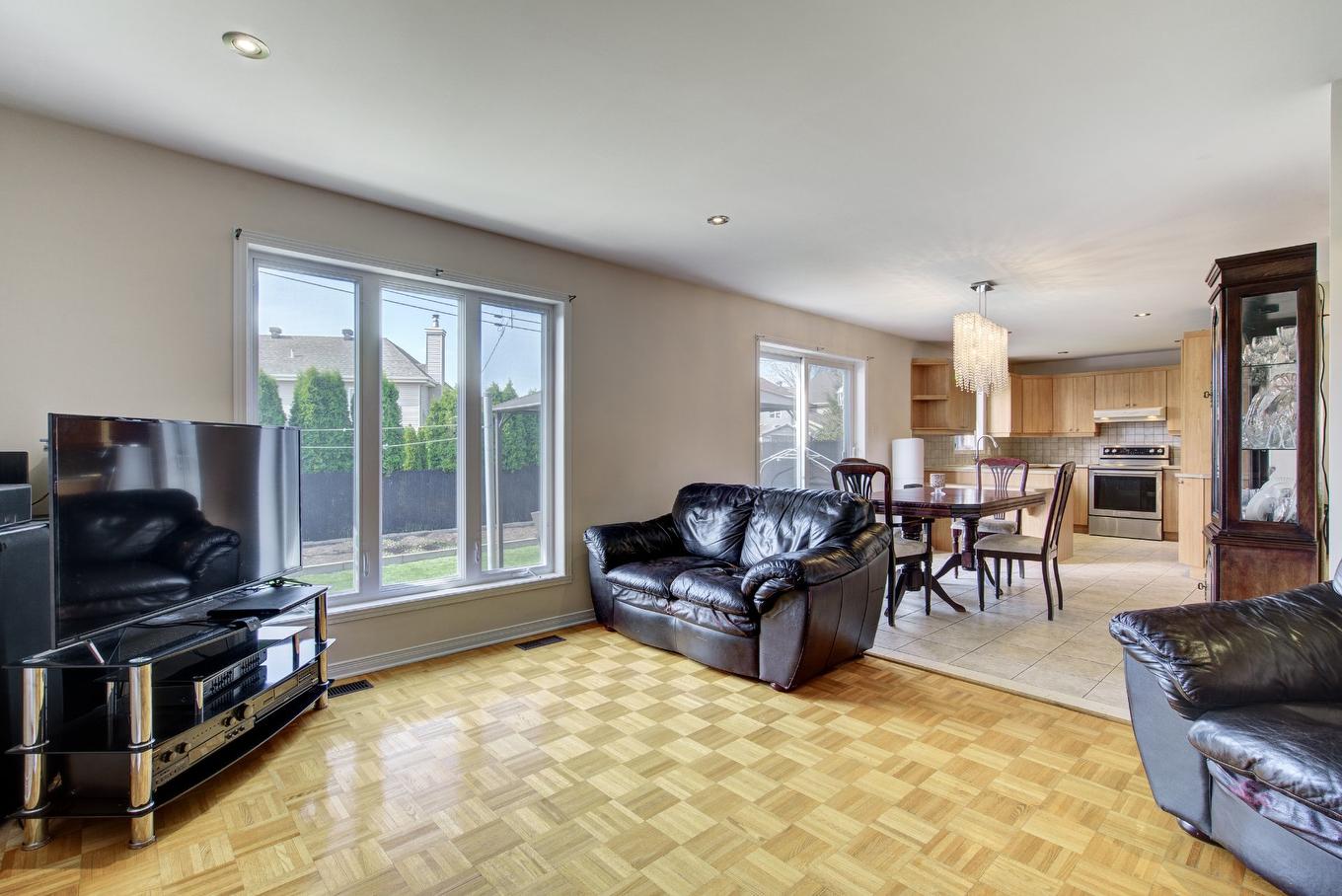 Salle familiale - 18127 Rue De Louvigny, Montréal (Pierrefonds-Roxboro), QC - Indoor Photo Showing Living Room