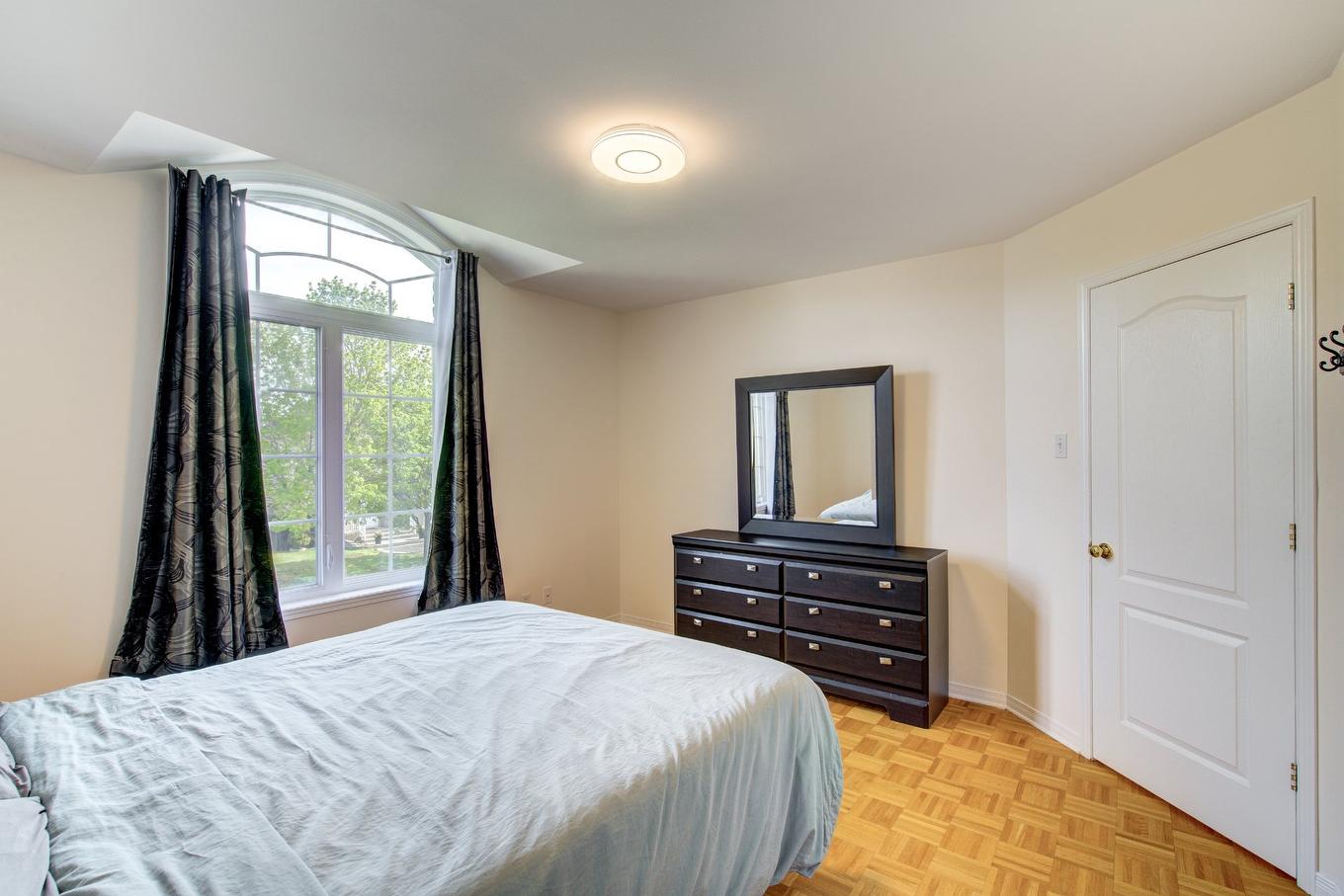 Chambre à coucher - 18127 Rue De Louvigny, Montréal (Pierrefonds-Roxboro), QC - Indoor Photo Showing Bedroom