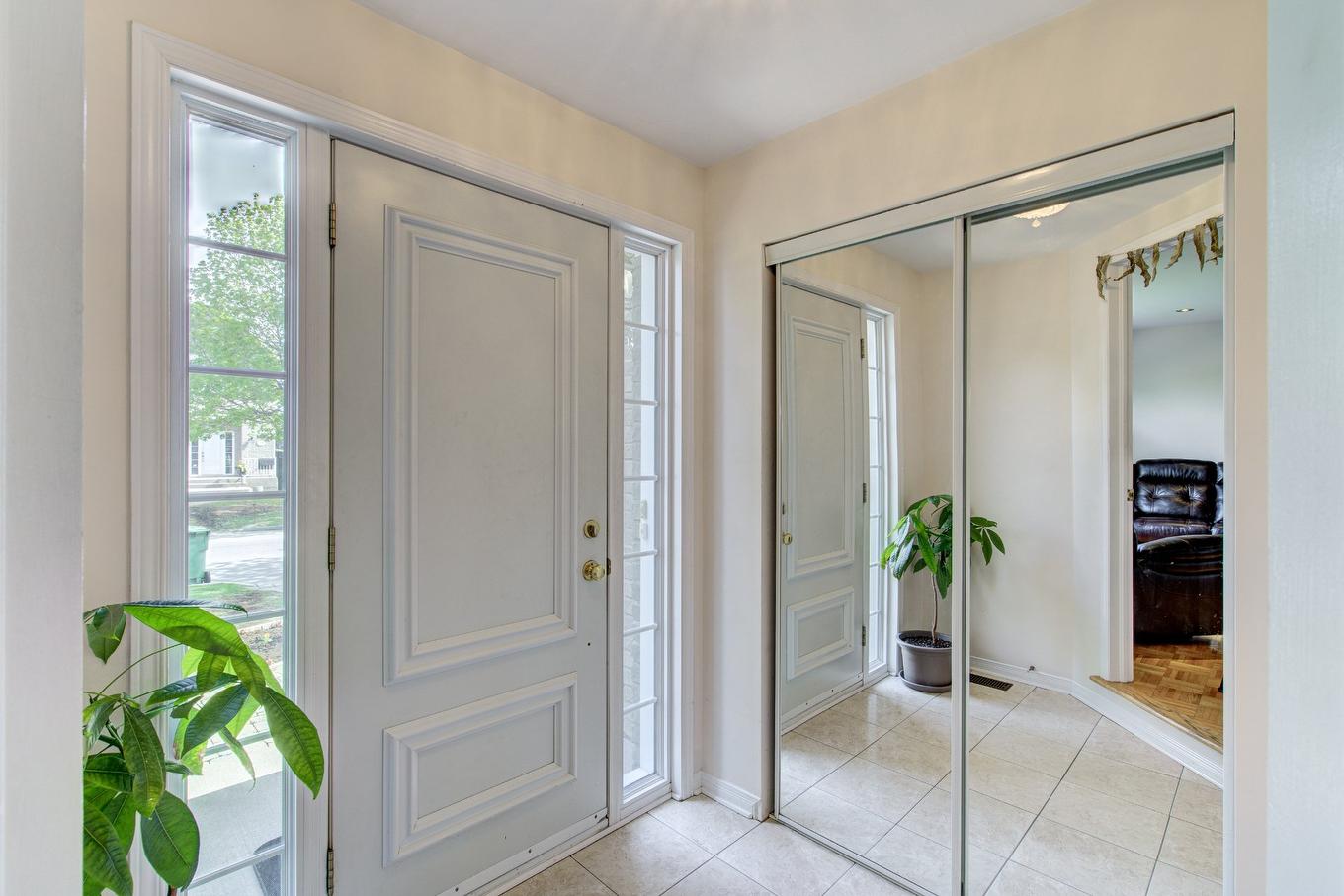 Hall d'entrée/Vestibule - 18127 Rue De Louvigny, Montréal (Pierrefonds-Roxboro), QC - Indoor Photo Showing Other Room