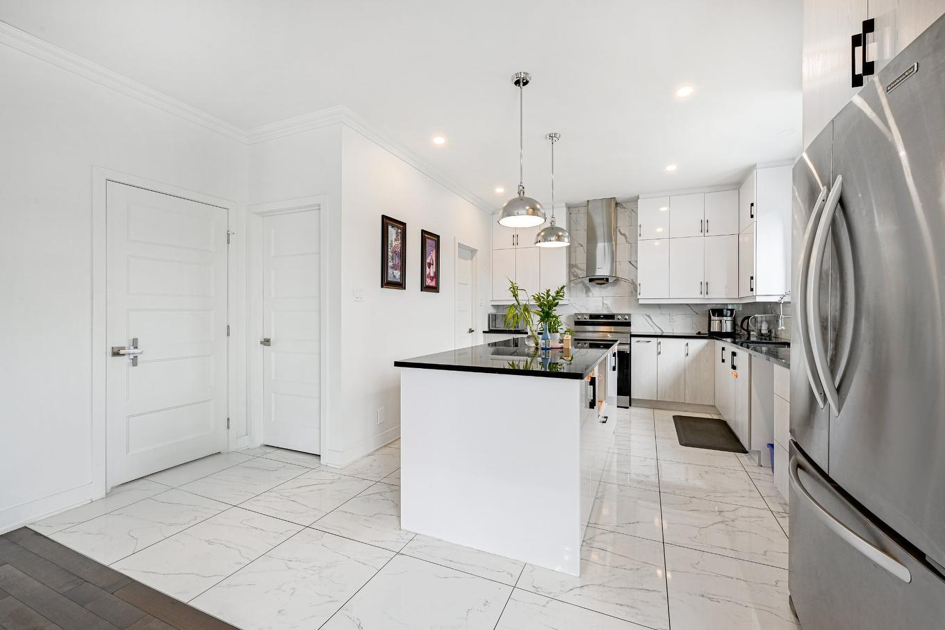 Kitchen - 288 Rue Chambly, Longueuil (Greenfield Park), QC - Indoor Photo Showing Kitchen With Upgraded Kitchen