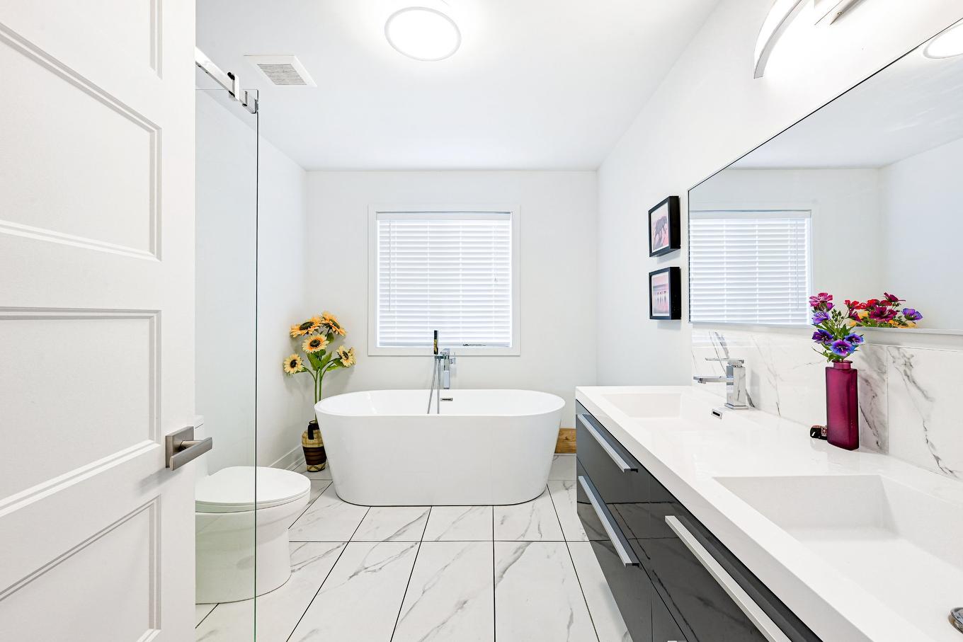 Bathroom - 288 Rue Chambly, Longueuil (Greenfield Park), QC - Indoor Photo Showing Bathroom