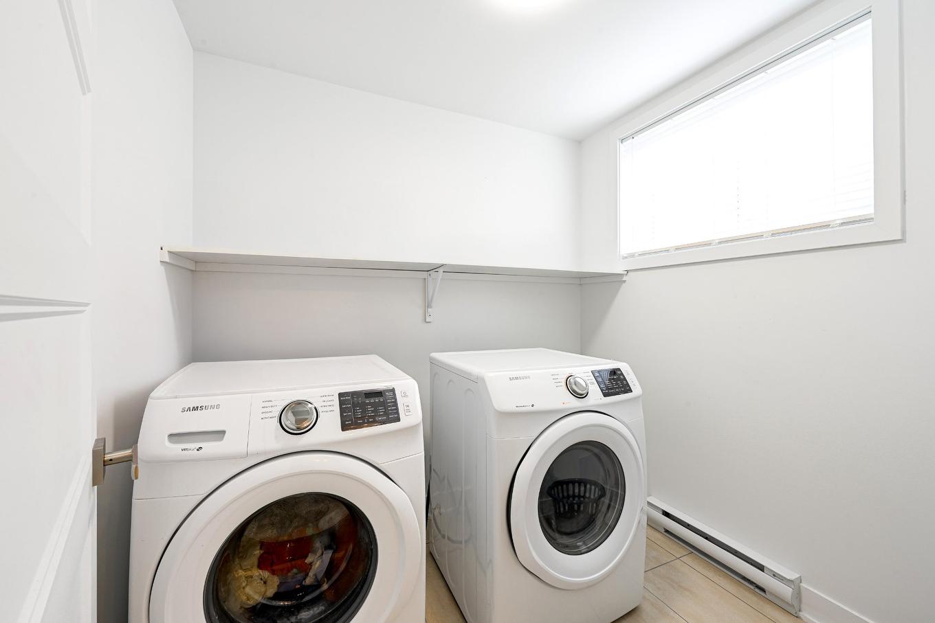 Powder room - 288 Rue Chambly, Longueuil (Greenfield Park), QC - Indoor Photo Showing Laundry Room