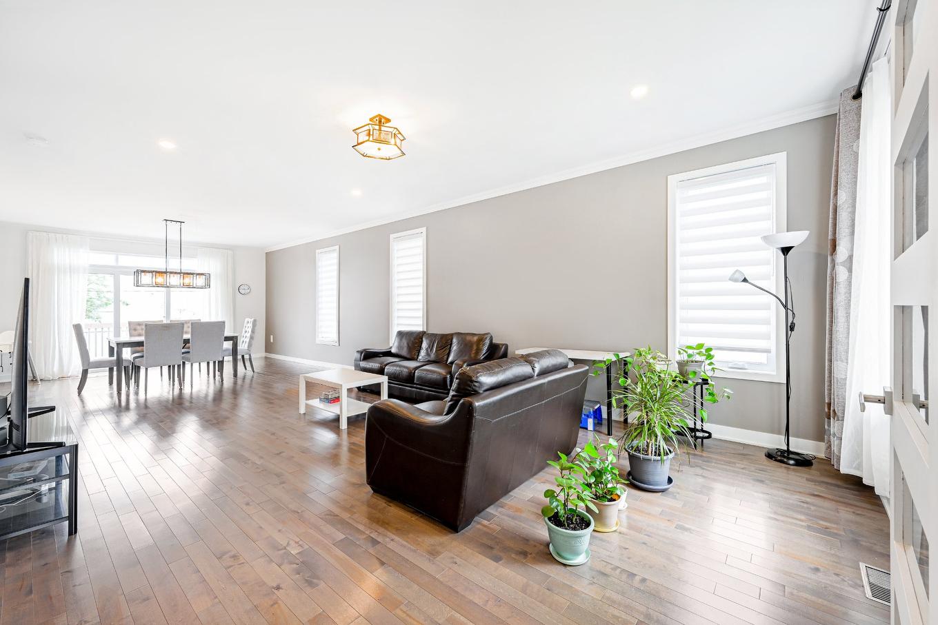 Living room - 288 Rue Chambly, Longueuil (Greenfield Park), QC - Indoor Photo Showing Living Room