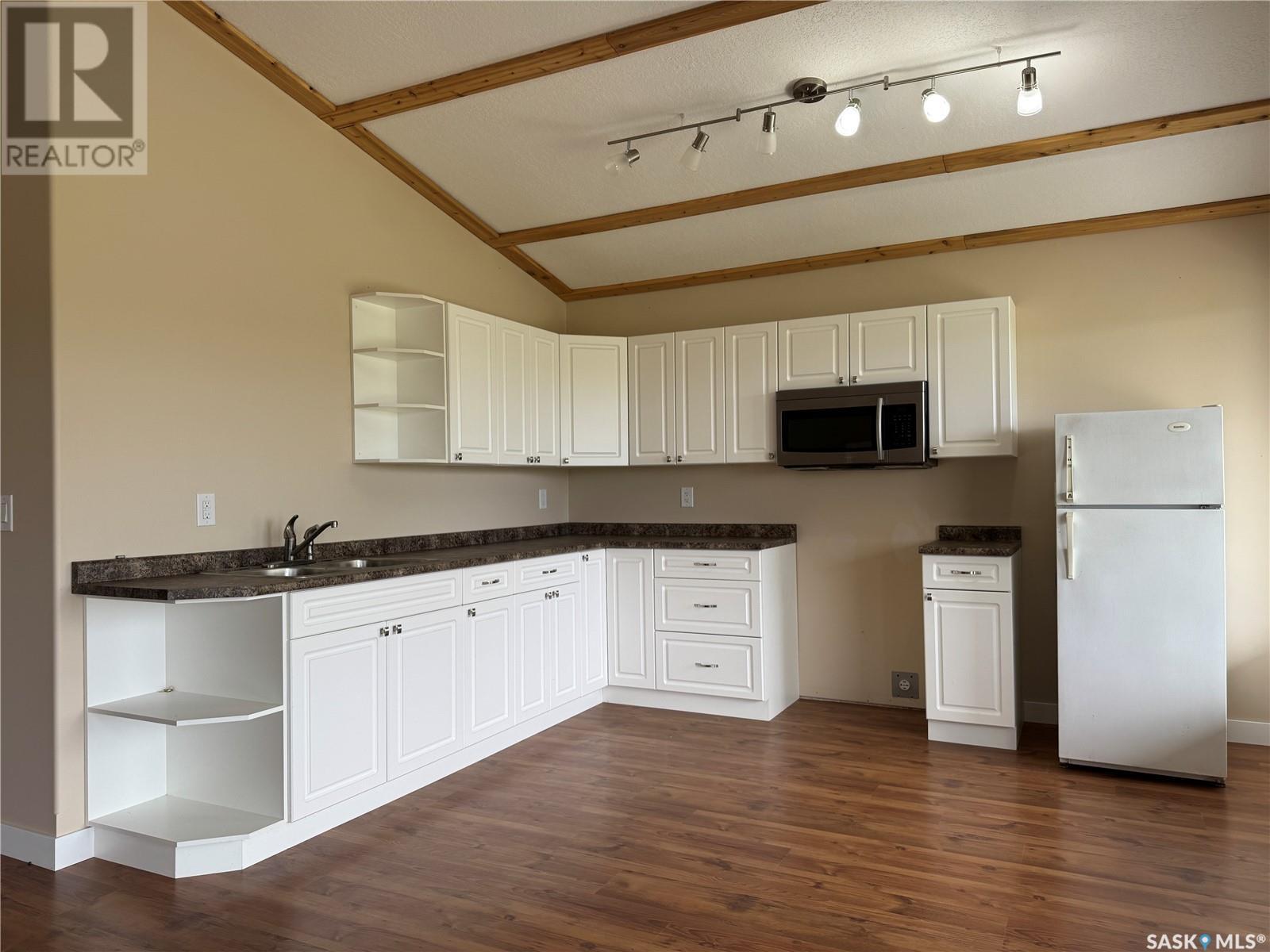 612 Westview Drive S, Leslie Beach, SK - Indoor Photo Showing Kitchen