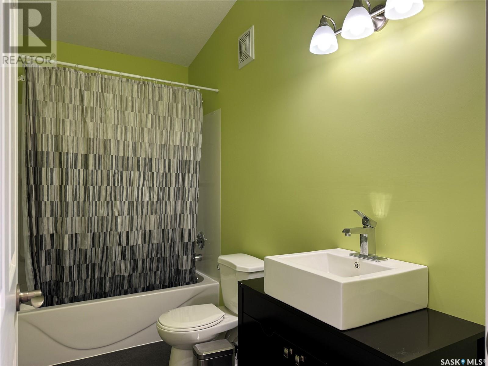 612 Westview Drive S, Leslie Beach, SK - Indoor Photo Showing Bathroom