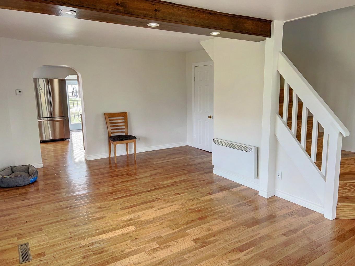 Salon - 34 Rue De Vimy, New Carlisle, QC - Indoor Photo Showing Other Room