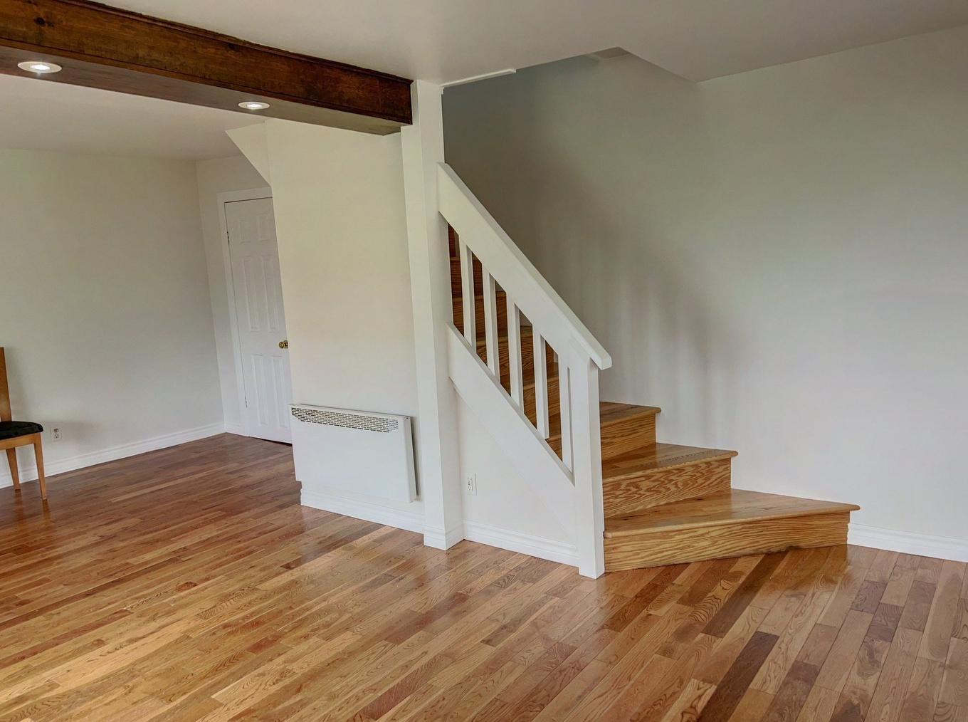 Salon - 34 Rue De Vimy, New Carlisle, QC - Indoor Photo Showing Other Room