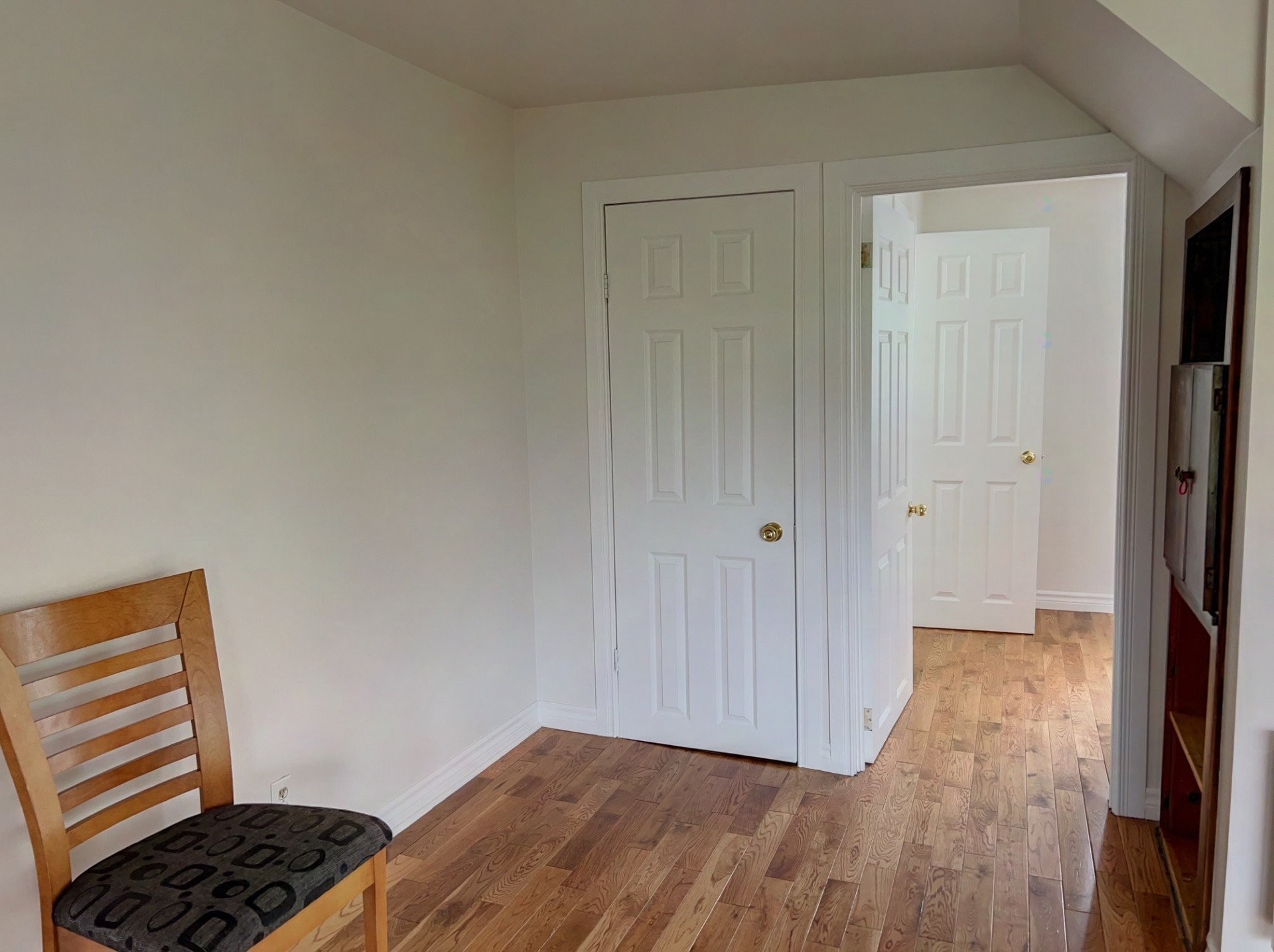 Salon - 34 Rue De Vimy, New Carlisle, QC - Indoor