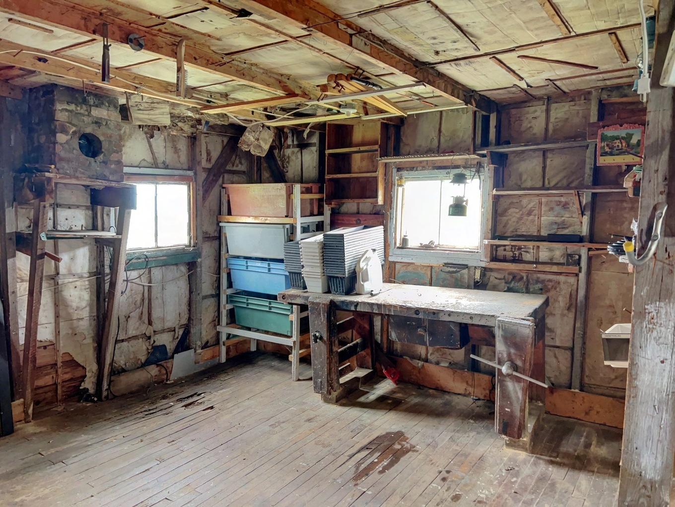 Garage - 34 Rue De Vimy, New Carlisle, QC - Indoor