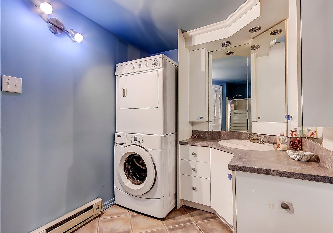 Salle de bains - 62 Rue De Salaberry, Saint-Jean-Sur-Richelieu, QC - Indoor Photo Showing Laundry Room